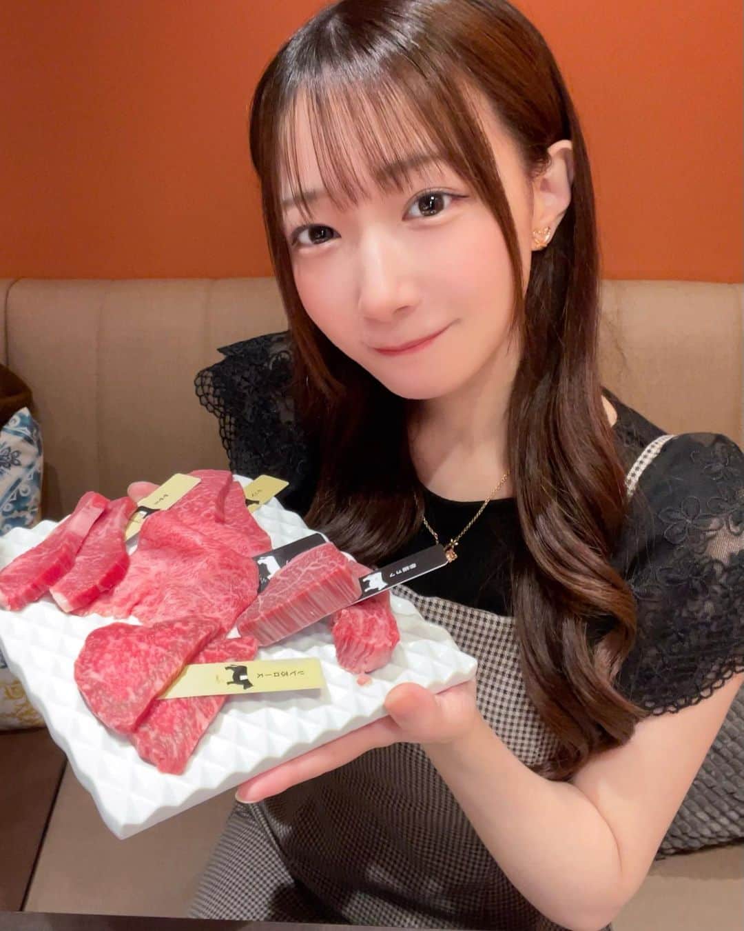 小日向ななせのインスタグラム：「大好きな焼肉に行ってきた♡ しあわせしあわせしあわせ~♡  お肉もキンパもユッケも最高すぎゆ.....🤤  大好きなお肉をたくさん食べられて幸せすぎた小日向さんでした🥰🥰  #japanesegirl #japanesemodel #gravure #gravureidol #idol #ビジョビ #偶像 #模特 #約拍 #正妹 #그라비아　#bikinimodel #bikinigirl #asiangirls #asianbeauty  PR agingbeef_shibuya #エイジングビーフ #熟成肉 #焼肉 #渋谷ディナー #渋谷ランチ #エイジングビーフ渋谷 #渋谷焼肉 #お肉ディナー」