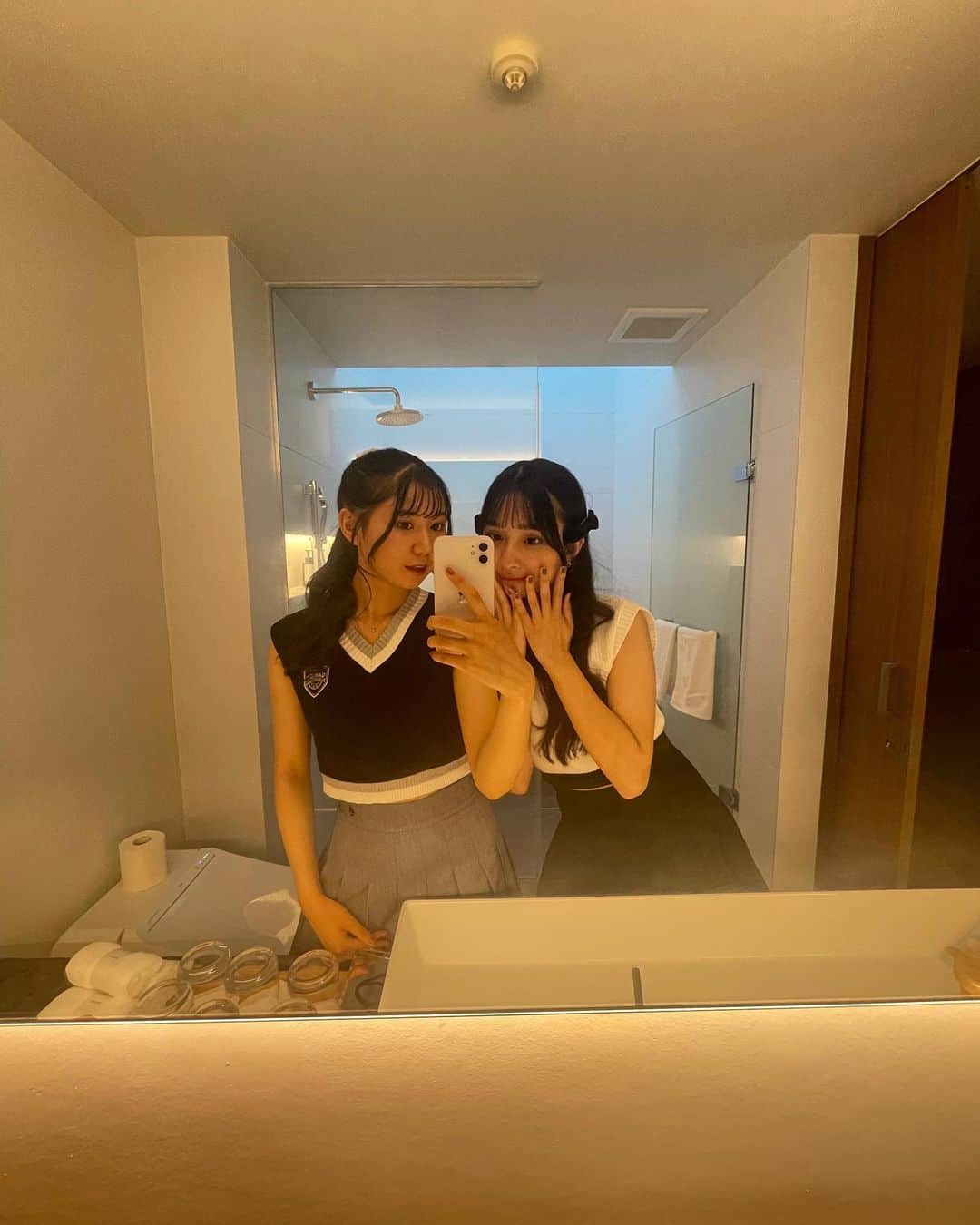 天海ありいさんのインスタグラム写真 - (天海ありいInstagram)「双子こーで👯‍♂️🤍」10月11日 7時44分 - ally__1020