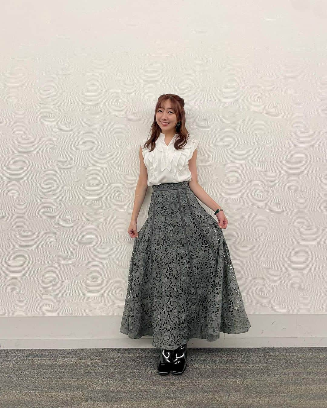 須田亜香里さんのインスタグラム写真 - (須田亜香里Instagram)「🖤🤍🐺 #熱闘mリーグ #須田亜香里衣装  10月11日(水) 🧸 #東海テレビスイッチ  9:50〜生放送  🐖MBSラジオ 17:54〜 エースコックワンタンメン60th 「ザ・ヒットスタジオ 集まれヤンヤンやねん」  ららぽーと門真三井アウトレットパーク大阪門真での公開録音の模様が放送されます！  ❤️日本テレビ 22:00〜 あのとき告っていればどうなった？  10月12日(木) 🍀メ〜テレ #ドデスカ 6:00〜生放送  🎵須田亜香里•大倉士門 ASUNAL TREASURE アスナル金山にて公開録音18:30〜 ※無料観覧  10月13日(金) 🍶内藤醸造表参道店オープニングイベント  10月14日(土) 👮名東警察署一日警察署長 エディオン高針原店 トークショー お写真OKタイムあります✨  🌈テレビ愛知 18:30〜 #愛知あたりまえ  📻MBSラジオ 25:30〜生放送  10月15日(日) ✏️中日新聞コラム連載 #てくてく歩いてく  🀄️テレビ朝日 & ABEMA #熱闘mリーグ  22時ごろに六本木にいる方はぜひ覗きにきて〜」10月11日 7時55分 - akarisuda