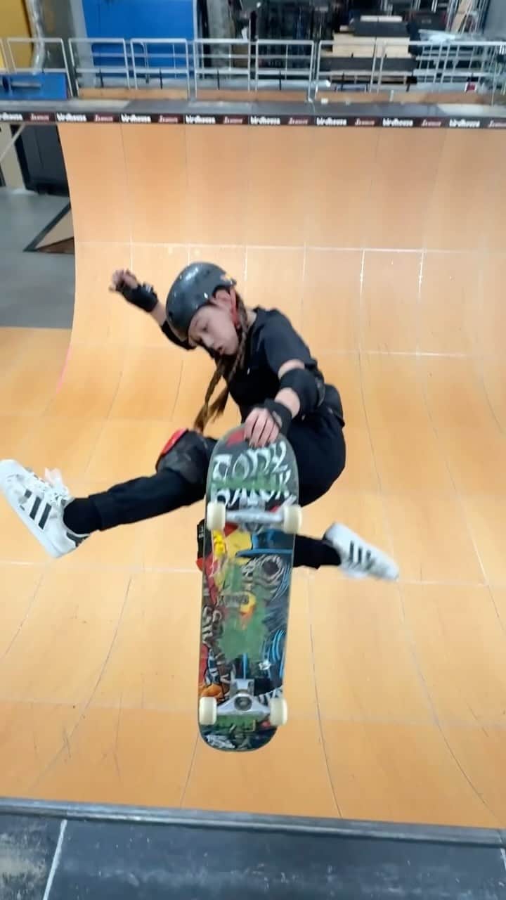 トニー・ホークのインスタグラム：「“Hey Tony, can I show you a new trick I learned?”  Thank you Reese, for keeping the Airwalk to fakie alive 40 years later. I’m thankful to know they will continue on if/when mine go dormant.」