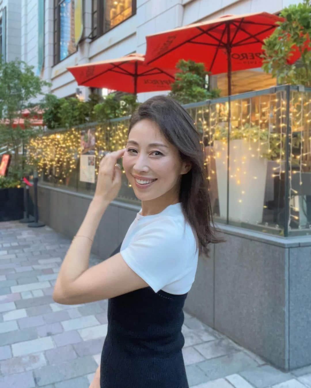宮田綾子さんのインスタグラム写真 - (宮田綾子Instagram)「ストーリーズにたくさんのDMをいただきありがとうございました💌どなたにもお返事することができなかったのですが、みなさん暖かくてアドバイスをいただいたり励ましていただき本当に嬉しいです🥰 ストーリーズも2万人以上の方が見ていただいていて、インスタをやっていて良かったなぁとしみじみ感じていました✨ 急に39度近い高熱が出た後、激しい左後頭部の頭痛が三連休中治らなくて救急車までになりましたが、CT異常無しでした🚑 ここまではストーリーズに書いたのですが、昨日は近所の脳神経外科に行き🚲〜 頭部MRIと首のレントゲンを撮りました 脳も血管も異常無し、首は見事なストレートネック😹 結局また痛み止めをもらっただけだったんだけど、薬が効いたので夕方はもう仕事してました 結局何だったんだろう？神様からの休みなら痛み無しが良いんだけど なんて思いながら寝ましたがようやく久しぶりに痛みなく朝まで眠ることができてホッと一安心です😚 ストーリーズのアンケートでも「謎の不調」の方が1000人くらいいらっしゃって😹 遅い季節の変わり目、気をつけてお過ごしください🤍 ❤️ @ayako__miyata ←23万フォロワーになりましたありがとう❤️」10月11日 8時26分 - ayako__miyata