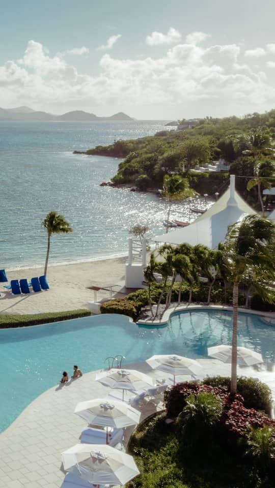 リッツ・カールトンのインスタグラム：「Explore the splendor of @ritzcarltonstthomas  Whether seen from a private balcony, or while sailing through the surf, discover a flawless Caribbean vision at The Ritz-Carlton, #StThomas.」