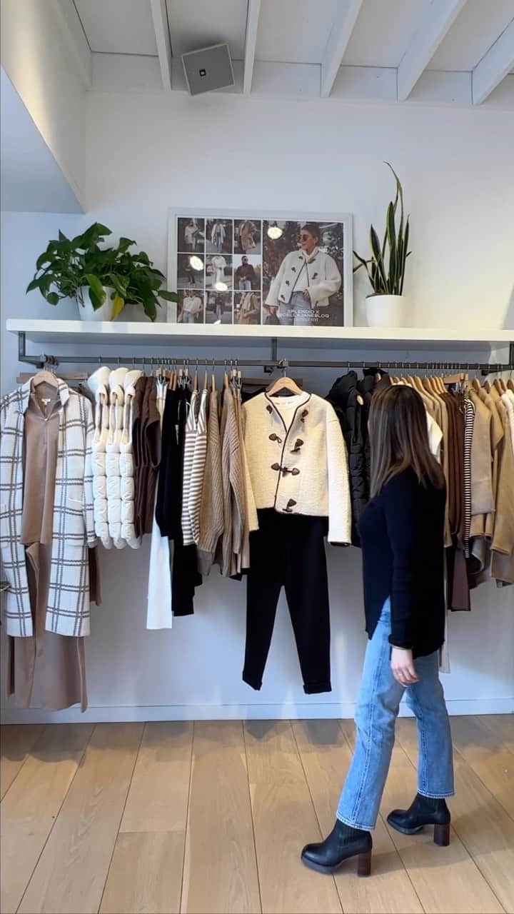 のインスタグラム：「Get cozy with us IRL at a Splendid store near you🧣See stories for a peek at what’s new 💟」