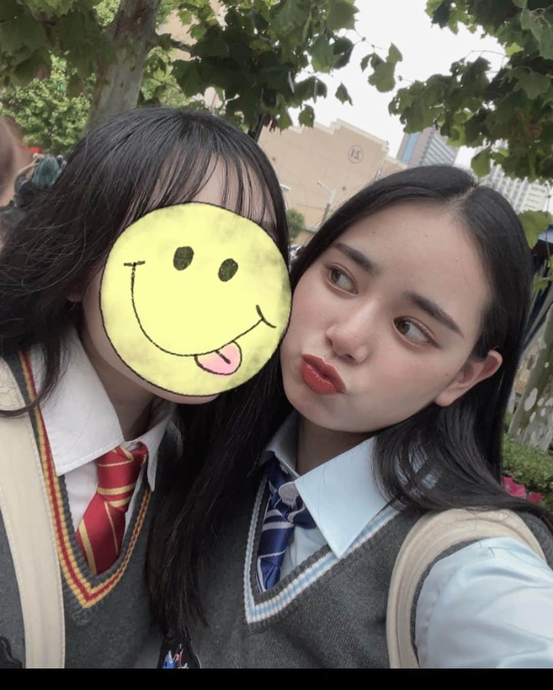 のインスタグラム：「USJ ハリーポッター 2つ目！大好き友達と行った日！ ほんとに楽しかったし、みんなで写真の撮りあいっこ2時間くらいしてた📸😂 青春だな、思い出だなって思える1日でした！  皆さんにも私の日常を共有させて下さい😊」