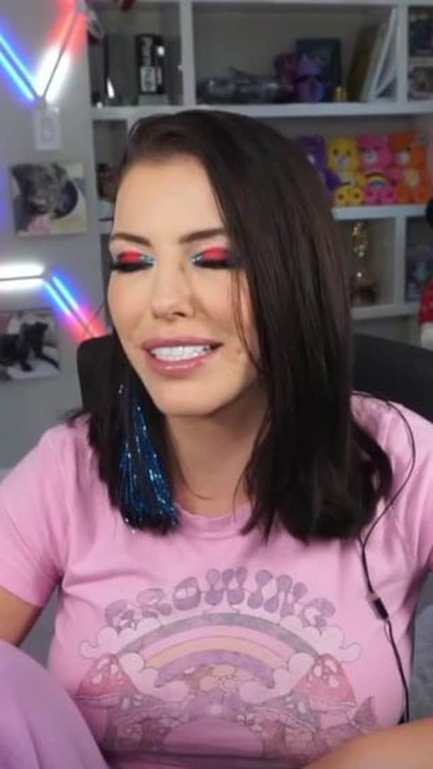 アドリアナ・チェチックのインスタグラム：「A little story about creating my Adriana Chechik AI bot! This might have been one of the funniest things that have happened to me and probably to the guys working on it. Have you tried my AI bot yet? Please share your experiences, and if you have any content, please share it on my Twitter! (link in bio to try it out!)  #adrianachechik #ai」