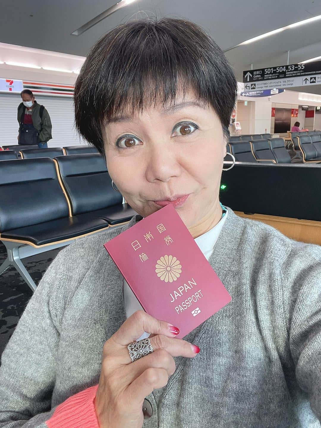 山本華世のインスタグラム：「ちょっと行ってきます。」