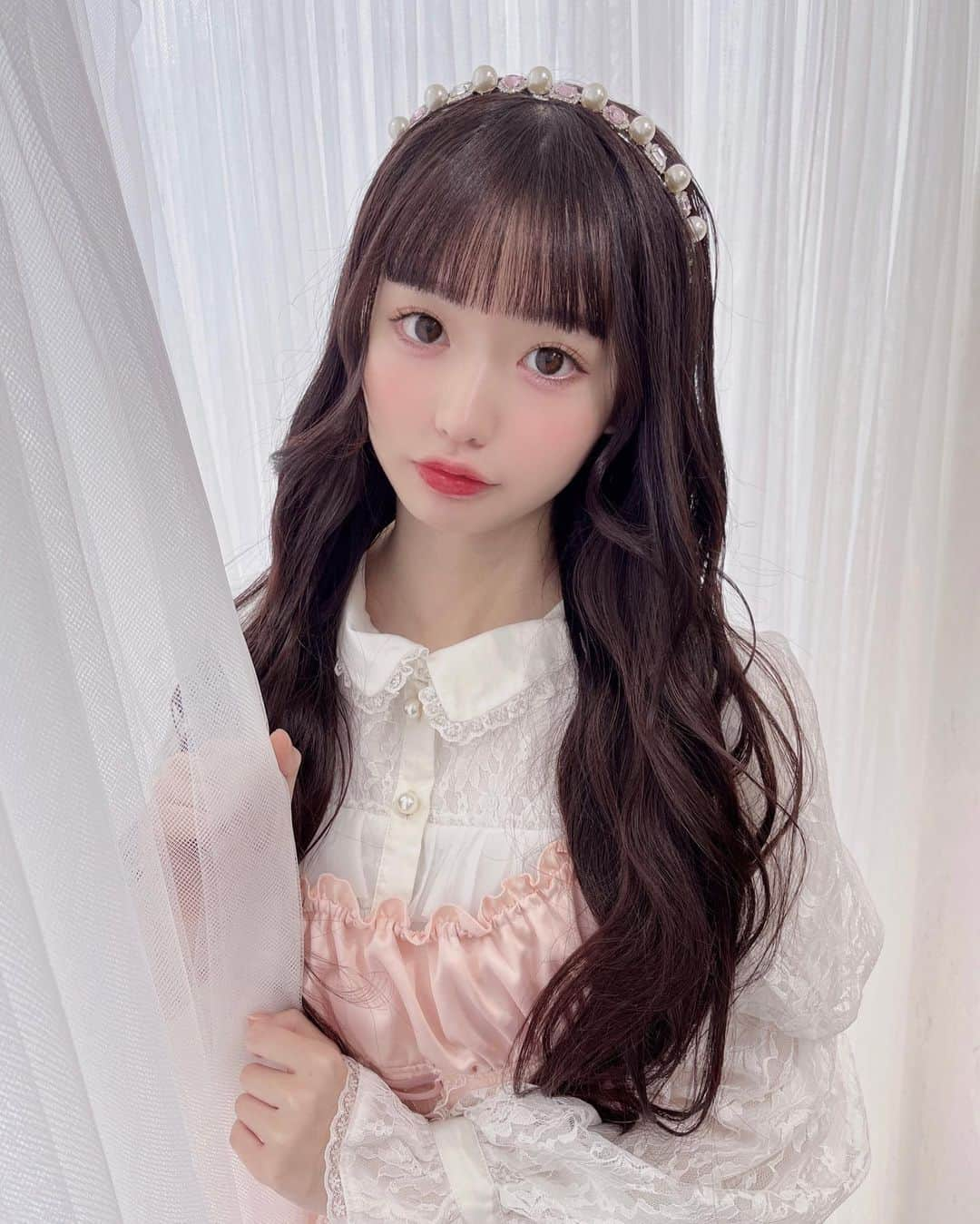 姫なぎさのインスタグラム：「いまりさんに前髪と顔周りしてもらった💖いまりさんに切ってもらうと姫になれる❕ᐢ.ˬ.ᐢ ♡  ブラウスとカチューシャは @mellfymemory の！きらきらでこれつけてるだけでかわいくなれる🎀  #メルメモ #メルフィーメモリー」