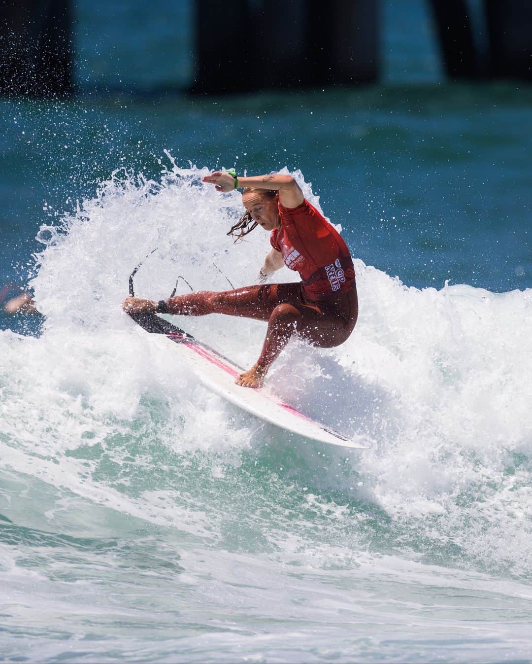 BILLABONG WOMENSのインスタグラム：「We want to wish a huge, good luck to our girls @isabella_nichols and @luanasilva__ as they compete in the Corona Saquarema Pro starting October 14th.  Both surfers are competing for a spot on the 2024 Championship Tour!  Tune in October 14th – October 21st for updates!」