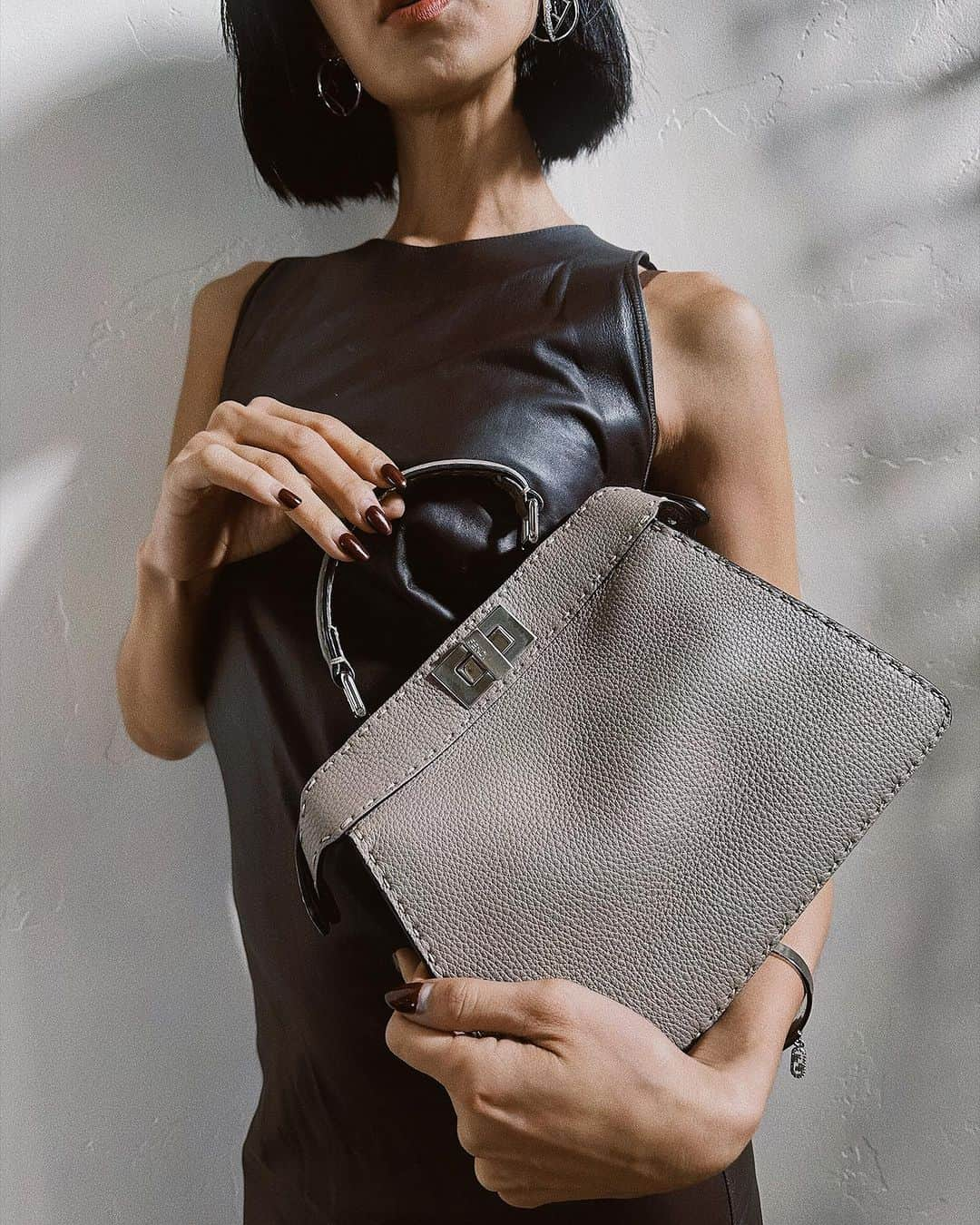 クリッセル・リムさんのインスタグラム写真 - (クリッセル・リムInstagram)「Simple, sleek, & classic vibes in @fendi this Fall #fendipeekaboo」10月11日 9時14分 - chrisellelim