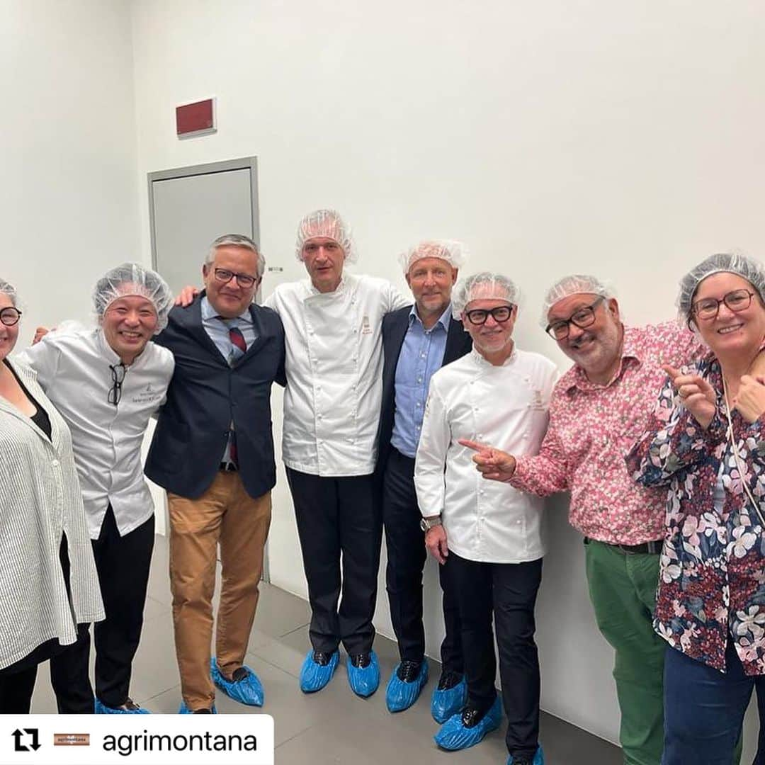 青木定治さんのインスタグラム写真 - (青木定治Instagram)「#Repost @agrimontana with @use.repost ・・・ @ampigram festeggia i 30 anni dalla fondazione dell’Accademia durante l’annuale simposio pubblico a Milano, insieme ai partner, ai maestri pasticceri e al presidente @salderiso   Ospite speciale di agrimontana per questa due-giorni il maestro @sadaharu_aoki direttamente dal Giappone, grande professionista e amico!  @fondazioneprada  @bardiniluigi  @agrimontana_international   #agrimontana #ampi #pasticceria #pastrychef #milano #pasticceri #pastry #lovepastry  #イタリア　#ミラノ　#フランス #パリ」10月11日 9時21分 - sadaharu_aoki