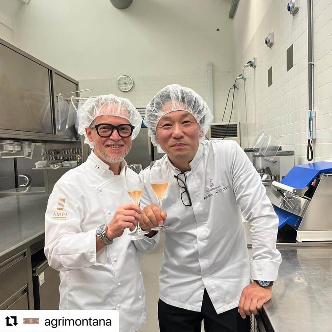 青木定治さんのインスタグラム写真 - (青木定治Instagram)「#Repost @agrimontana with @use.repost ・・・ @ampigram festeggia i 30 anni dalla fondazione dell’Accademia durante l’annuale simposio pubblico a Milano, insieme ai partner, ai maestri pasticceri e al presidente @salderiso   Ospite speciale di agrimontana per questa due-giorni il maestro @sadaharu_aoki direttamente dal Giappone, grande professionista e amico!  @fondazioneprada  @bardiniluigi  @agrimontana_international   #agrimontana #ampi #pasticceria #pastrychef #milano #pasticceri #pastry #lovepastry  #イタリア　#ミラノ　#フランス #パリ」10月11日 9時21分 - sadaharu_aoki