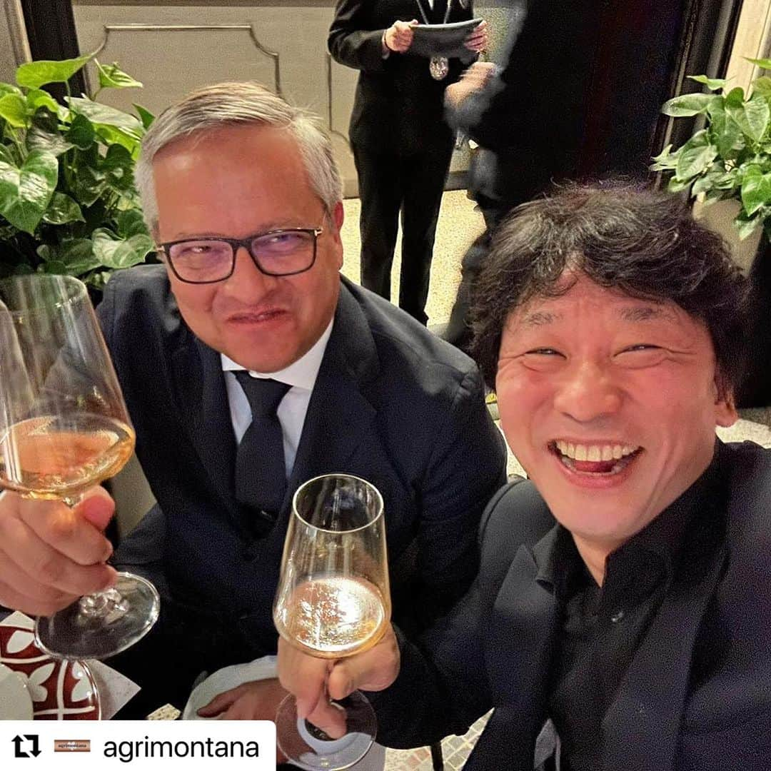 青木定治さんのインスタグラム写真 - (青木定治Instagram)「#Repost @agrimontana with @use.repost ・・・ @ampigram festeggia i 30 anni dalla fondazione dell’Accademia durante l’annuale simposio pubblico a Milano, insieme ai partner, ai maestri pasticceri e al presidente @salderiso   Ospite speciale di agrimontana per questa due-giorni il maestro @sadaharu_aoki direttamente dal Giappone, grande professionista e amico!  @fondazioneprada  @bardiniluigi  @agrimontana_international   #agrimontana #ampi #pasticceria #pastrychef #milano #pasticceri #pastry #lovepastry  #イタリア　#ミラノ　#フランス #パリ」10月11日 9時21分 - sadaharu_aoki