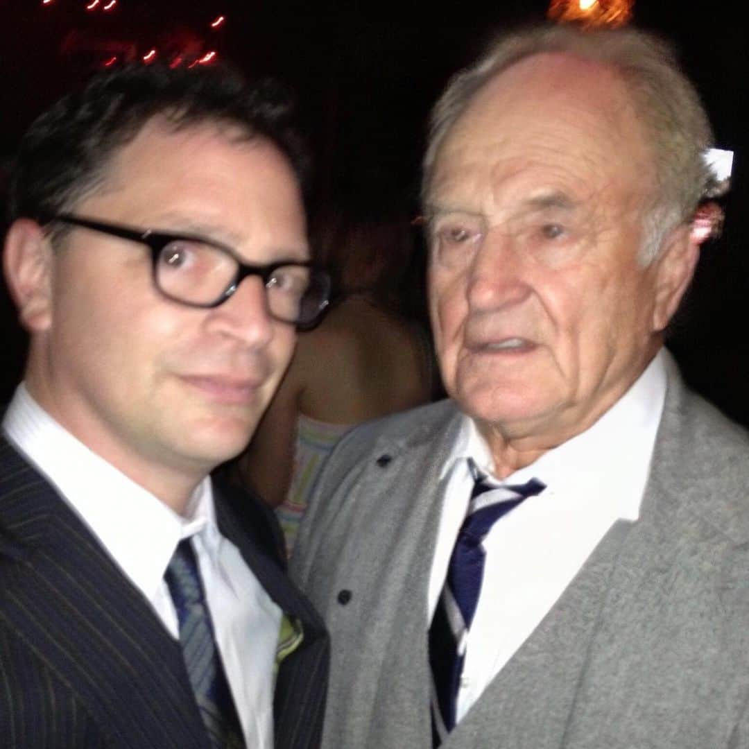 ジョシュア・マリーナさんのインスタグラム写真 - (ジョシュア・マリーナInstagram)「Sending unironic birthday wishes to @bradleywhitford.」10月11日 9時25分 - joshmalinasjoshmalina