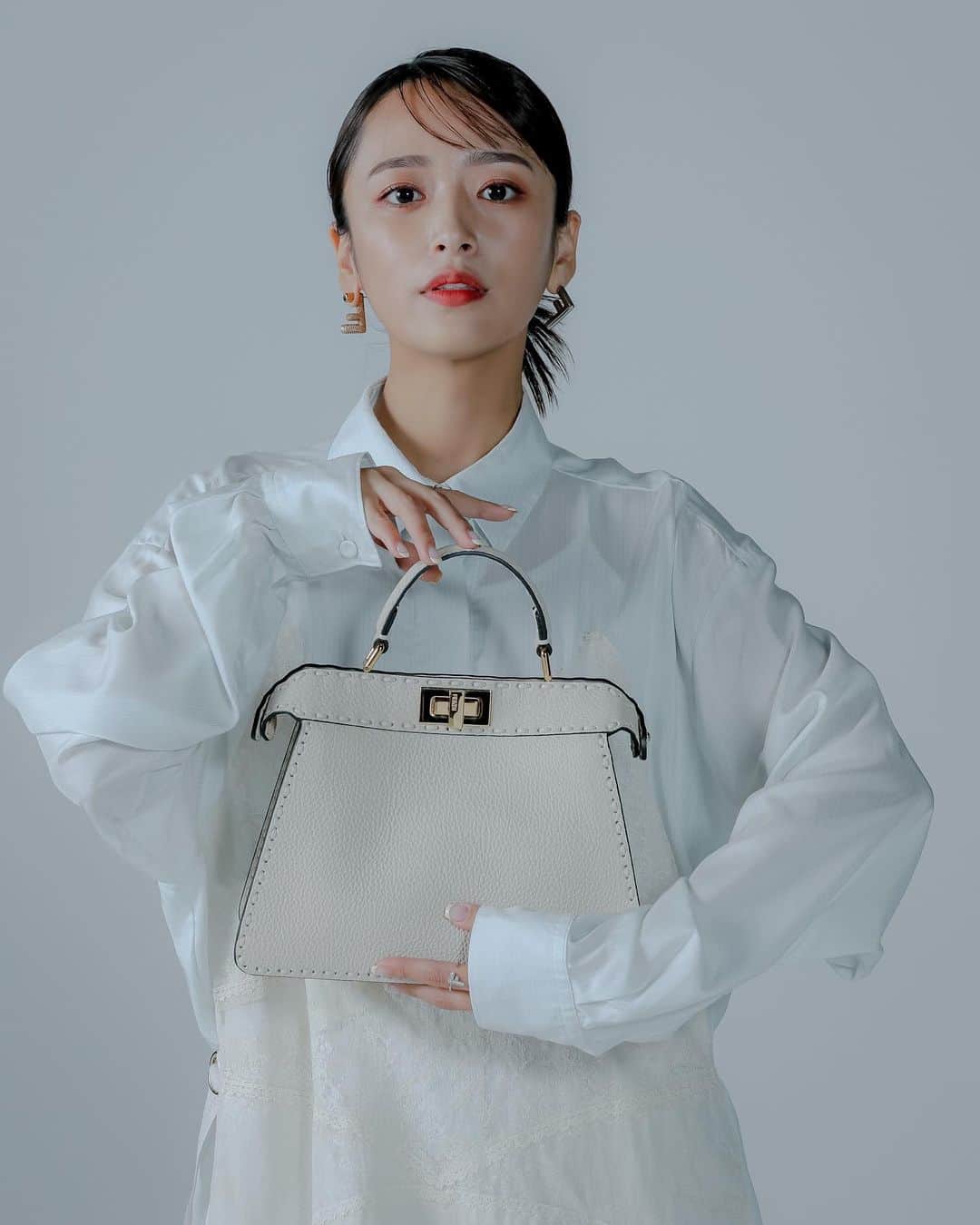 近藤千尋のインスタグラム：「何枚目が好き？🩷😍 #Fendi #FendiPeekaboo  @fendi  #pr」