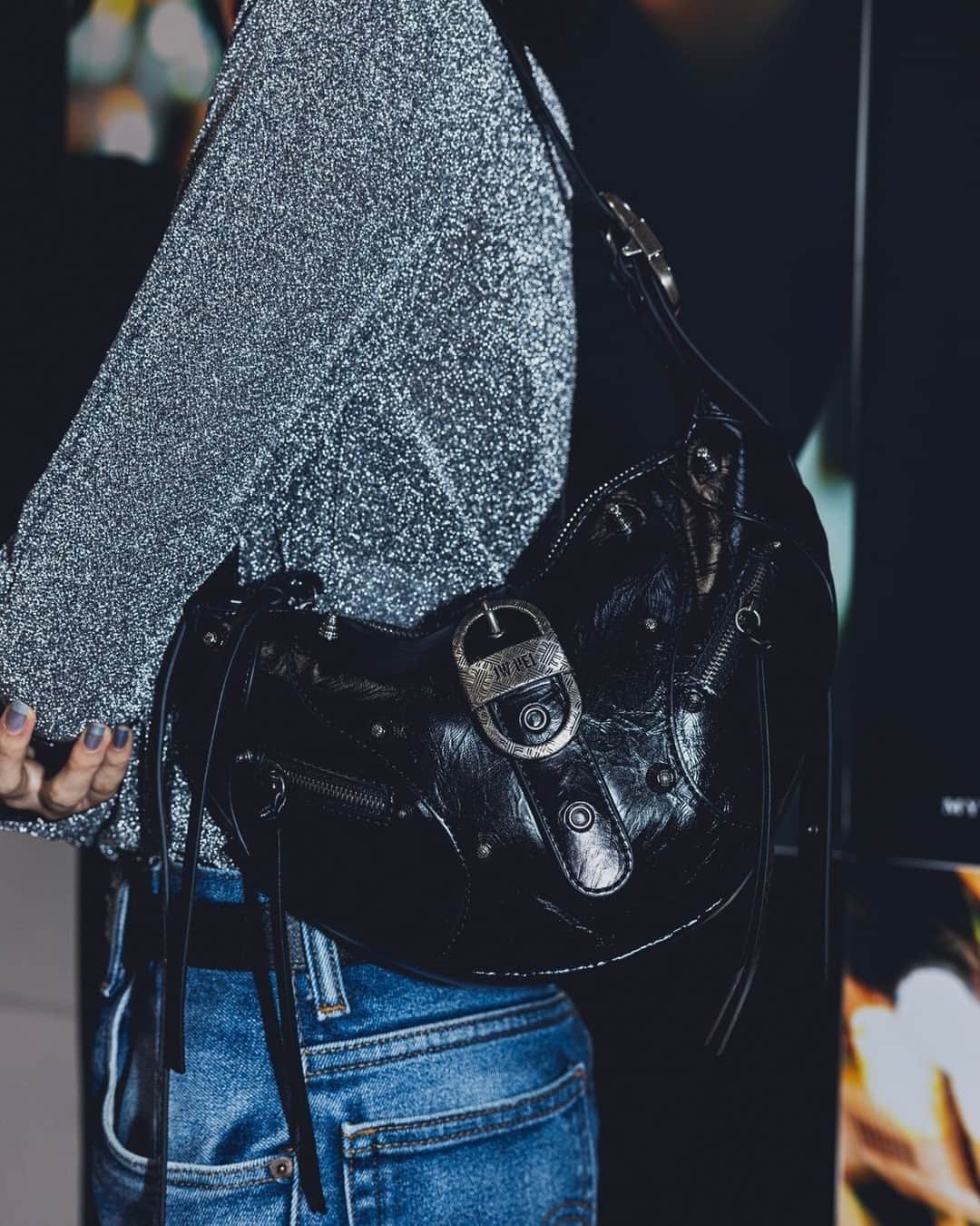 Fashionsnap.comさんのインスタグラム写真 - (Fashionsnap.comInstagram)「Name: 西川 綾乃⁠ Age: 20⁠ Occupation: model⁠ ⁠ Tops #musubore⁠ Pants #LEVIS⁠ Bag #JWPEI⁠ Shoes #Cider⁠ Necklace #AIKON⁠ ⁠ Photo by @iam_____riku⁠ ⁠ #スナップ_fs #fashionsnap #fashionsnap_women」10月11日 10時00分 - fashionsnapcom