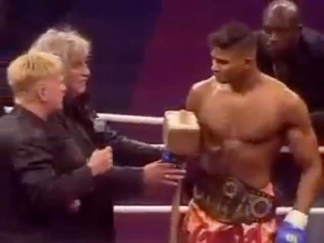 アリスター・オーフレイムさんのインスタグラム写真 - (アリスター・オーフレイムInstagram)「Oct10.2004  Alistair Overeem finishes Rodney Glunder with a guillotine choke, to become the new 2H2H Light heavyweight Champion」10月11日 10時16分 - alistairovereem