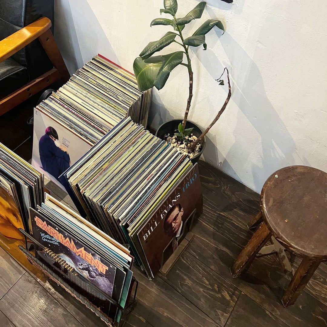 圭叶（KEYKA）さんのインスタグラム写真 - (圭叶（KEYKA）Instagram)「お家に置くレコードプレイヤーとレコード何にしようかなって考えながらレコード屋さん巡るのが最近の日課✌🏻」10月11日 10時22分 - https.keyka