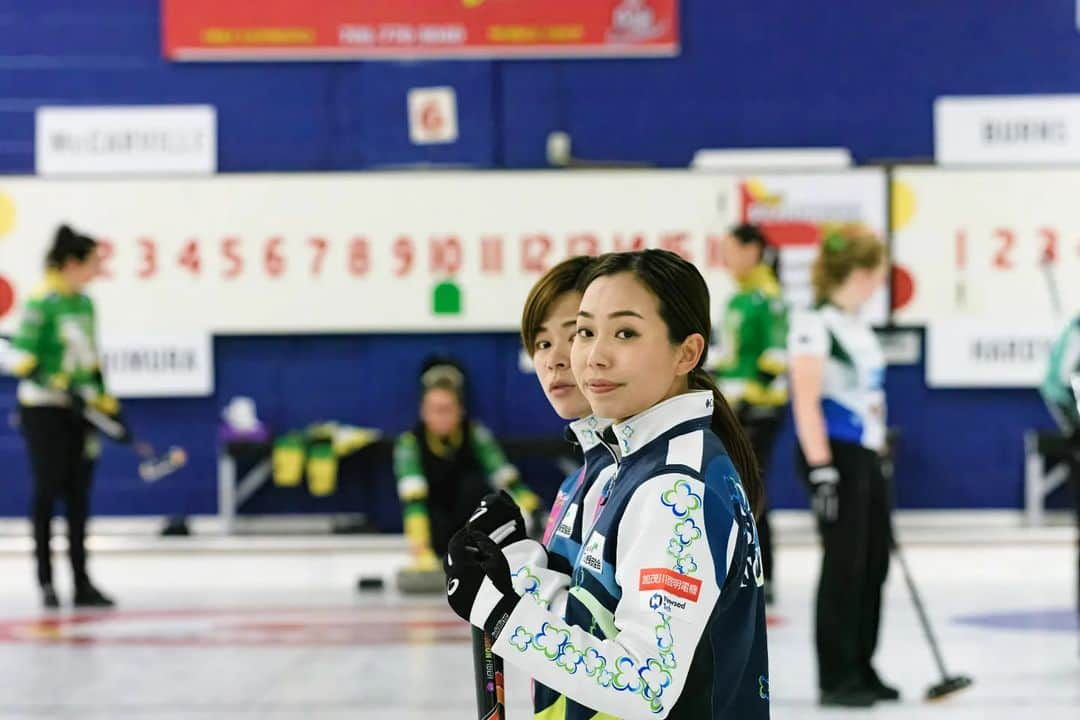 近江谷杏菜のインスタグラム：「Canada Week5 in Barrie  ↠↠↠↠↠↠↠↠↠↠↠↠↠↠ Stu Sells Tankard(Barrie) 予選3勝1敗　準優勝🥈 ↠↠↠↠↠↠↠↠↠↠↠↠↠↠  とにかく粘りでした。 滑りへの対応が遅れてなかなかショットを繋げられない展開がありましたが、少ないチャンスをチームで手繰り寄せました。  間隔が狭いですが今週もまた大会が始まります🙌 身体のメンテナンスと技術の微調整をして、また新鮮な気持ちで氷に立ちたいと思います！！  Thank you @stu_sells  Next→Players Open / Oct12-15 / Dundas,ON  #カーリング #フォルティウス #カナダ合宿中 #curling #canada   📷Mike Martin @mikemartinpictures」