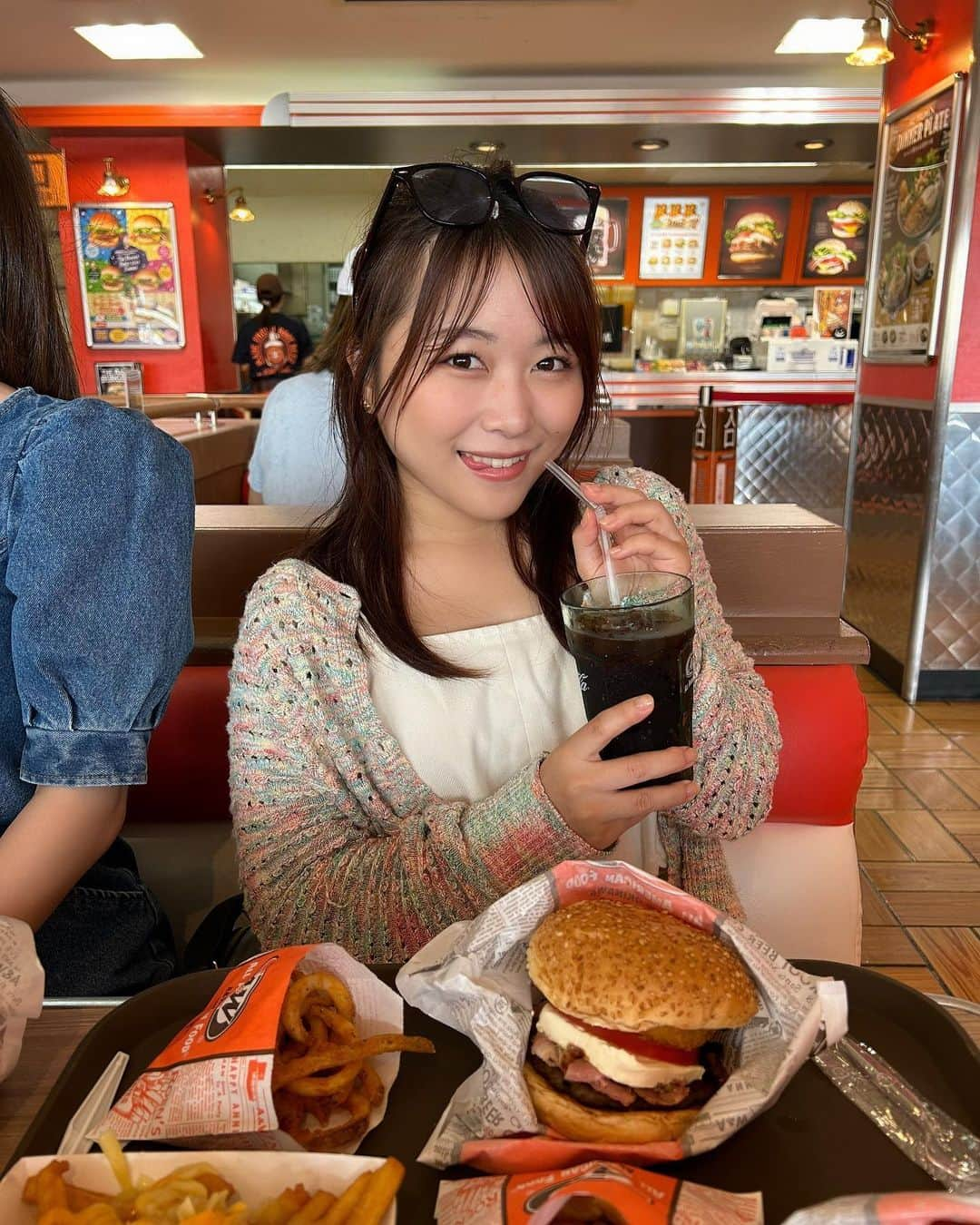 島崎友莉亜さんのインスタグラム写真 - (島崎友莉亜Instagram)「じゃんきい🍔🌟🥔  #沖縄旅行 #aw牧港店」10月11日 10時27分 - yuria_shimazaki_uug2ki