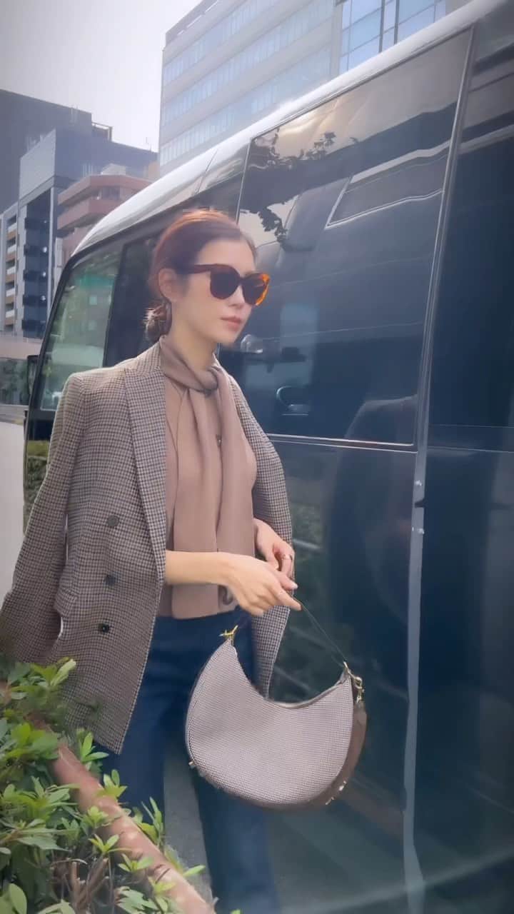 川人未帆のインスタグラム：「・ Director’s Styling coming soon🍂🍂🍂  #seventenbymihokawahito」