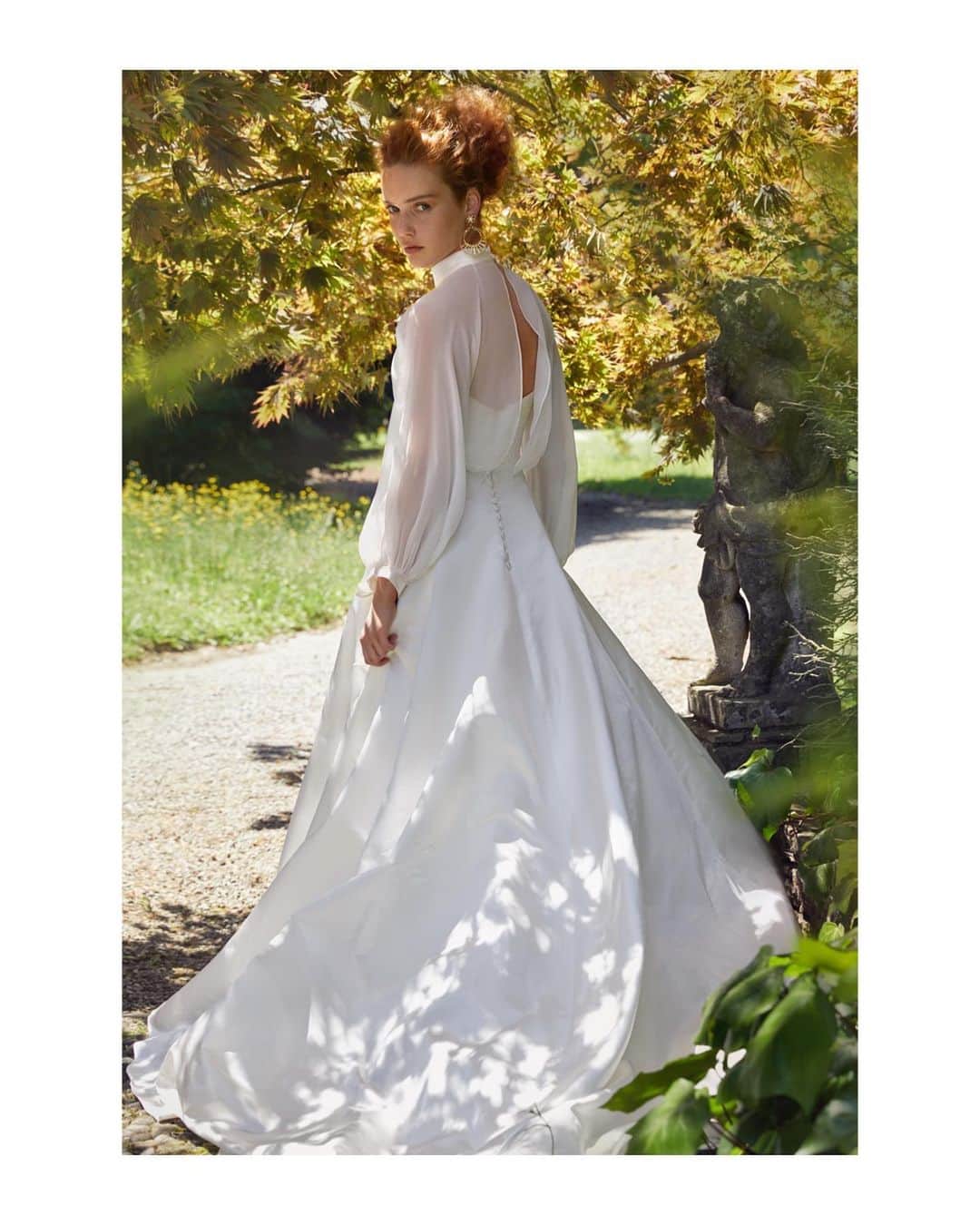 NOVARESE Dress Officialさんのインスタグラム写真 - (NOVARESE Dress OfficialInstagram)「⁡ レースのビスチェとミカド・シルクのスカートにジョーゼットのブラウスを合わせたドレスです ブラウスの袖口は、リボンカフスが飾ります 背中のあきが軽やかな印象です ⁡ お問い合わせ、試着予約は、お近くのノバレーゼまで ⁡ Dress: EPNV110 (Novarese) @novaresewedding  ⁡ #ノバレーゼウエディング #ノバレーゼ #ノバレーゼドレス #プレ花嫁 #東京花嫁 #関西花嫁 #名古屋花嫁 #広島花嫁 #福岡花嫁 #ウエディングドレス #ノバレーゼ花嫁 #novaresewedding #novarese #novareseexclusive」10月11日 16時21分 - novaresewedding