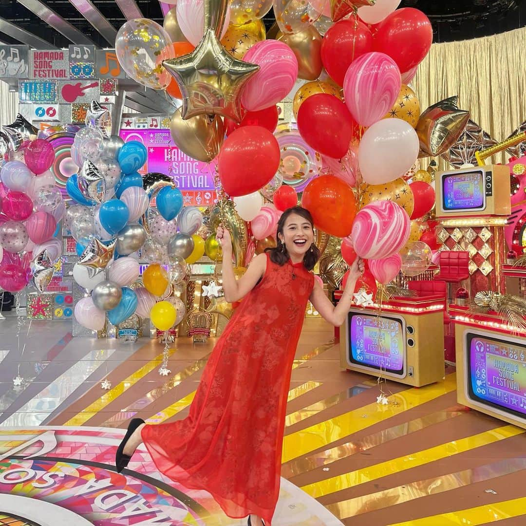 日比麻音子さんのインスタグラム写真 - (日比麻音子Instagram)「スタジオの風船に はしゃぐ🎈🎈🎈  #オオカミ少年 #ハマダ歌謡祭 #ディズニーSP #皆さんの歌声を聴いて興奮が止まらない日比 #TVer 配信中です」10月11日 10時59分 - hibi_maoko