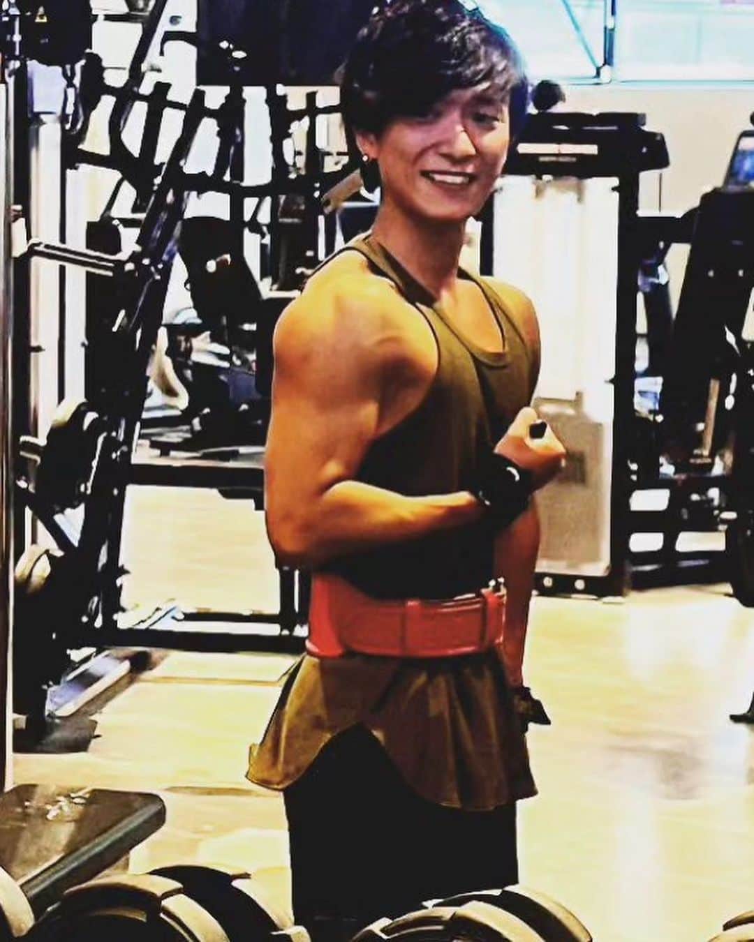 のインスタグラム：「昨日も沢山のお客様のご来店誠にありがとうございマッスル💪 ・ 本日10/11はスマイルマッスルたくみのお誕生日です😇😇 今日から30歳です✨✨ 主に週末によく出勤しているのでぜひお祝いしてあげてください🥺🌈🌈 ・ では、本日も19時よりお待ちしておりマッスル💪♫  ーーーーーーーーーーーーーーーーーーーーー  北新地マッスルバー 大阪市北区堂島浜1-3-22 堂島タウン2F Tel:06-6344-8878  仙台支店 仙台マッスルバー 宮城県仙台市青葉区国分町2-5-17 車屋ビル4F ☎︎08023592607 @sendaimusclebar   #マッスルバー #fyp #fypシ #コンセプトバー #コンセプトカフェ #大阪 #大阪観光 #osaka #muscle #musclebar #촣아 #相互フォロー #おすすめ #おすすめにのりたい #在地人推薦 #減肥 #景點 #網美景點 #旅遊 #맞팔#팔로우 #좋아요반사 #일본  #ユニバ #テーマパーク#筋肉」