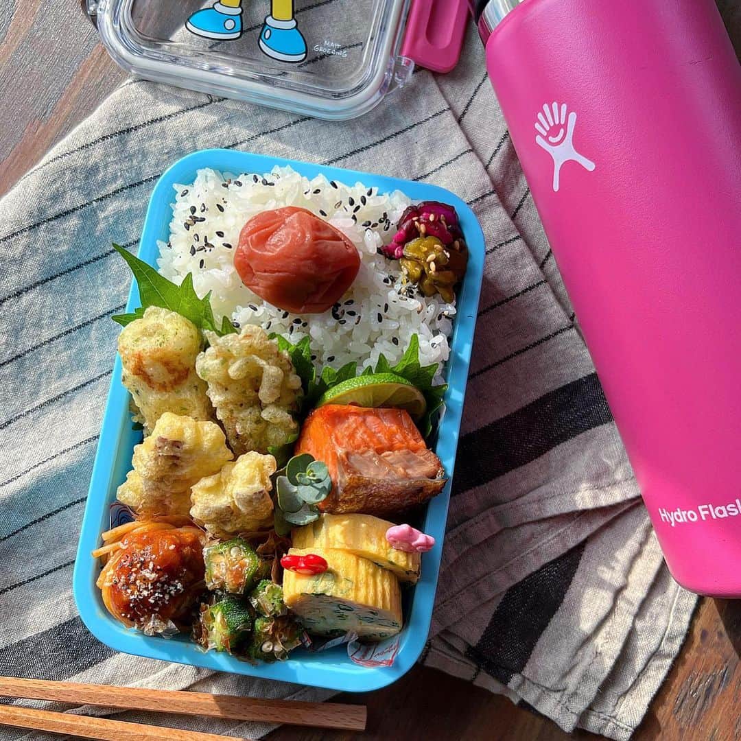 はらぺこさんのインスタグラム写真 - (はらぺこInstagram)「今日のお弁当  ♪竹輪の磯辺揚げ ♪さつまいもの天ぷら🍠 ♪ミートスパゲッティ ♪ねぎ入りたまご焼き ♪オクラのおかか和え ♪焼き鮭 ♪ごはん.梅干し.お漬物  1日中私のストーカーさん🤭 #お弁当 #娘弁当 #お昼ごはん #おうちごはんlover #フーディーテーブル #おばんざい #焼き鮭 #定食 #朝時間  #チーム早起き #日々の暮らし #丁寧な暮らし #heyletsgo #磯辺揚げ #幼稚園弁当 #常備菜 #野菜 #食育 #料理 #家庭料理 #クロワッサンお弁当部 #社会人 #娘弁当 #和食  #お弁当が知ってる家族のおはなし #ハイドロフラスク #てづくりごはん365 #おうちごはん #トイプードル男の子 #トイプードル」10月11日 11時10分 - n.harapeko