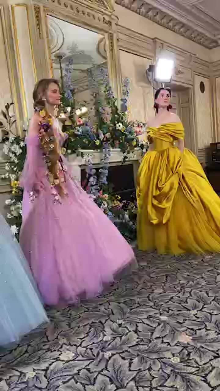 プレ花嫁の結婚式準備アプリ♡ -ウェディングニュースのインスタグラム：「速報❤️ディズニーウェディングドレス9thコレクション👗✨」