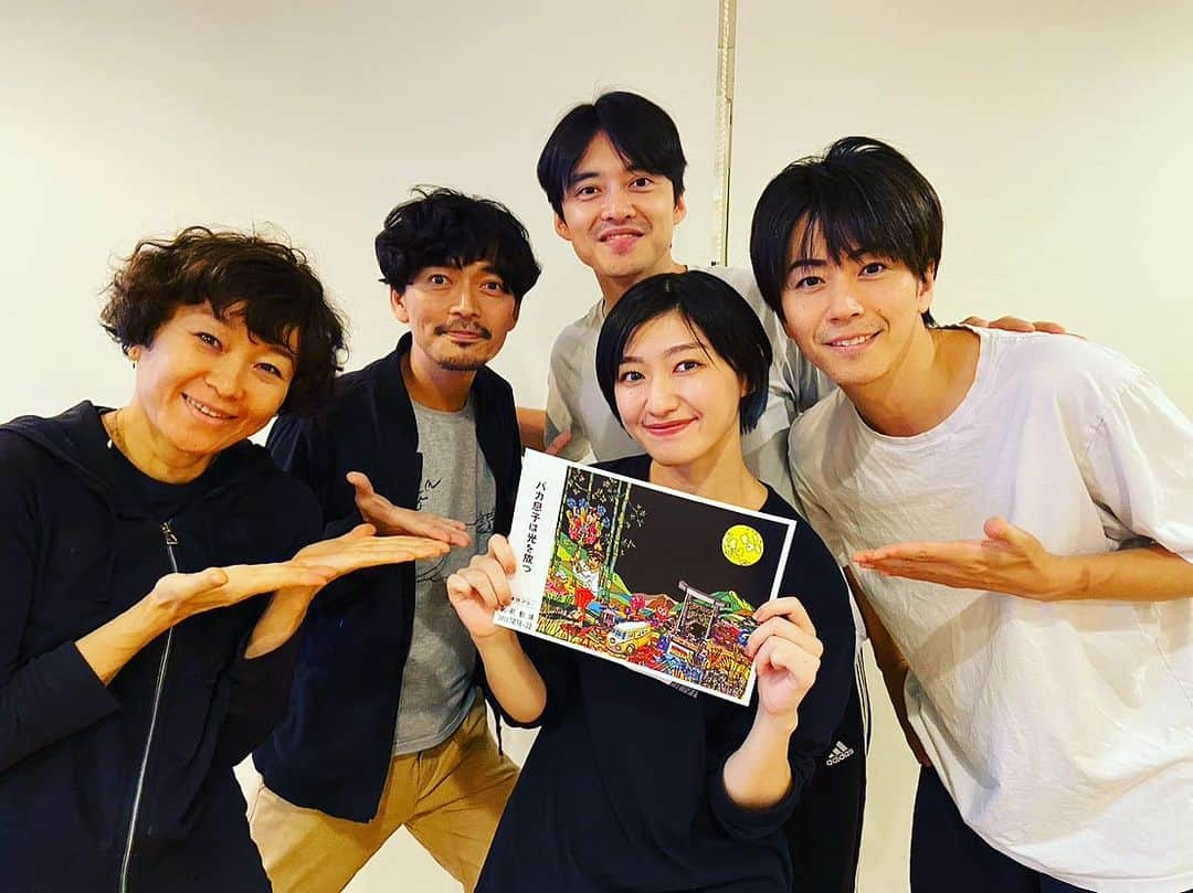 加藤啓さんのインスタグラム写真 - (加藤啓Instagram)「ぽーちゃんこと、小林歌穂さんが日替わりゲストの稽古に来てくれました！  もう何というか、あっという間に空気が変わって光ってました🌕  小林歌穂さんは10／19木の、14時と19時に登場。お愉しみに！  #小林歌穂 #私立恵比寿中学 #加藤啓アワー #バカ息子は光を放つ」10月11日 11時23分 - kato_kei