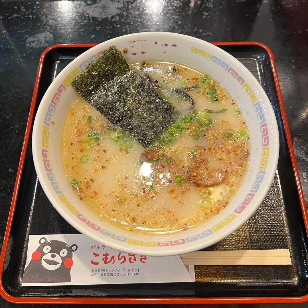 のインスタグラム：「2023年の五十杯目🍜  こむらさき 新横浜店  ラーメン(ミニ)  美味しゅうございました🙏  ⭐️⭐️⭐️✨」