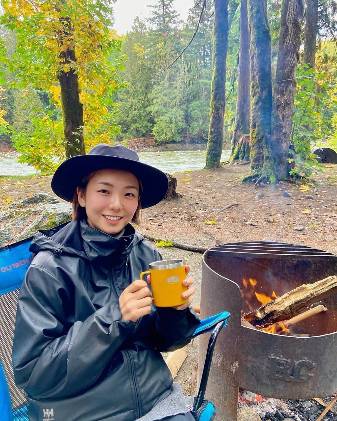 森万由子さんのインスタグラム写真 - (森万由子Instagram)「キャンプに来ています🏕️  川はきれいで火はあったかい！」10月11日 11時27分 - mayukomori0411