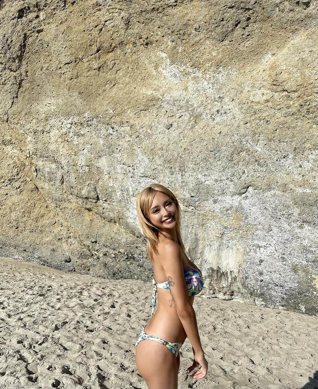 marinさんのインスタグラム写真 - (marinInstagram)「California⛱️ Victoria beach💠🩷 . . It was too much of a power spot🌱 . .  I'm very happy that you brought me to a wonderful place☀️🤭Thank you☺️✨The air was too pleasant🧠🫧🪐🌏🌗The feeling of liberation was too great☄️🌈⛰️🗽🪄♻️ . . カリフォルニア⛱️ ビクトリアビーチ💠🩷 . .  パワースポットすぎた🌱 . .  素敵な場所に連れて行ってもらってとても嬉しかったです☀️🤭ありがとうございます☺️✨空気が気持ちよすぎました🧠🫧🪐🌏🌗解放感が最高すぎました☄️🌈⛰️🗽🪄♻️  . .  #losangeles #California#victorabeach  #USA 🇺🇸 #beautiful #pawer  #thankyou #beach #love」10月11日 11時30分 - maririn__78