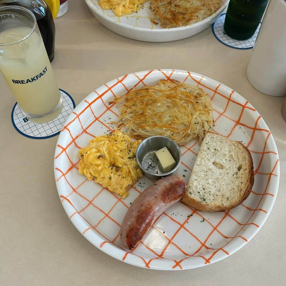 Lisaさんのインスタグラム写真 - (LisaInstagram)「📍earlybirdsbreakfast / 東別院  ずっと行きたかったとこ🖤 めちゃくちゃおしゃれだし美味しかった〜🥲🫶🏻 店内ワンちゃんオッケーだったらしいので次はユッケもつれて行きたい🥹  朝活良い🫶🏻 おすすめモーニング教えてください〜🖤  #モーニング#名古屋モーニング#earlybirdsbreakfast」10月11日 11時40分 - lisarobintweety