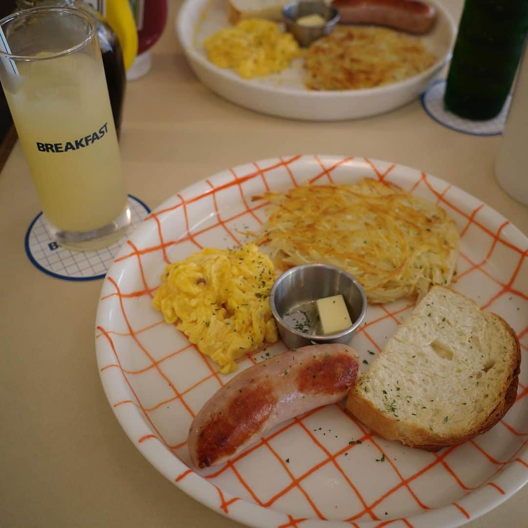 Lisaさんのインスタグラム写真 - (LisaInstagram)「📍earlybirdsbreakfast / 東別院  ずっと行きたかったとこ🖤 めちゃくちゃおしゃれだし美味しかった〜🥲🫶🏻 店内ワンちゃんオッケーだったらしいので次はユッケもつれて行きたい🥹  朝活良い🫶🏻 おすすめモーニング教えてください〜🖤  #モーニング#名古屋モーニング#earlybirdsbreakfast」10月11日 11時40分 - lisarobintweety