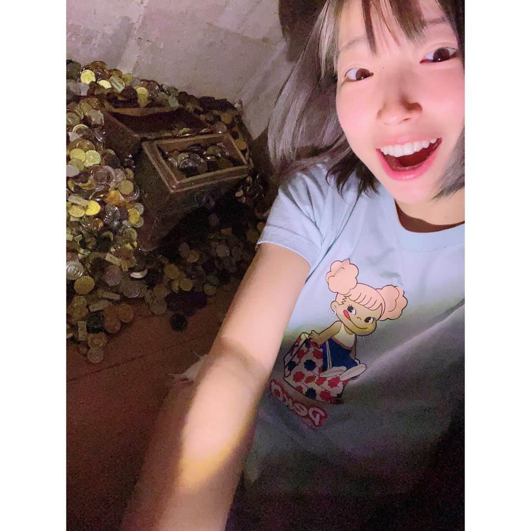 有明ゆなさんのインスタグラム写真 - (有明ゆなInstagram)「東新宿にある 『リアル体験型脱出ゲーム』 @super_escape626 さんに 朝活メンバーで行ってきた✌️ . 朝10:00から 鍵をかけられた部屋から 脱出するために 頭つかいまくった🤣🔥 . たぶんきっと みんなははじめに みつけるであろうものは 最後にみつける３人。 ヒントは2回まで使えるが 頑なにつかわず ここまできたらっていっていた 最終ダンジョンwwwwww だがしかし 1番はじめにみつけるものを みつけられてないから まったくもって進まなくなり ヒントをつかうしなくなったら すーぐ使う！ そしてまたすーぐ使う🤣🤣🤣 . ゆなはヒントなのかと思って やってみたことが あってたのにそのときには 何も起きなかったから 的外れかと思ったのに それはそれであってたが 少しズレたところに正解があって 天才とは言われず白目😗 . ありさとゆなは ケツがでかくて レーザーは 何回もケツでひっかかるから あきらたよね💪 あやは小柄だし運動神経いいから バリバリいけてて かっこよかったわ〜💗 . こんな朝活も楽しい！！！ 朝から頭つかって動いて 最高だった！！！ . このお店は もう一つの脱出ゲームの場所が‼️ めっちゃ気になる！！！ 受付のおにいさんも 脱出ゲームすきなんだろうな✨ って思うような ヒントの出し方してくれて それも楽しかった😋✌️ . . . . PR @super_escape626 #超密室リアル体験型脱出ゲーム #ダンジョンからの脱出 #新宿脱出 #新宿脱出ゲーム #東京脱出ゲーム #東新宿脱出ゲーム」10月11日 11時49分 - ariake_yuna