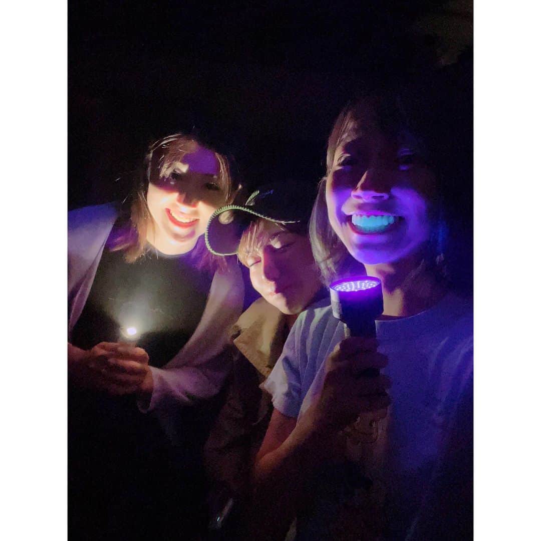 有明ゆなさんのインスタグラム写真 - (有明ゆなInstagram)「東新宿にある 『リアル体験型脱出ゲーム』 @super_escape626 さんに 朝活メンバーで行ってきた✌️ . 朝10:00から 鍵をかけられた部屋から 脱出するために 頭つかいまくった🤣🔥 . たぶんきっと みんなははじめに みつけるであろうものは 最後にみつける３人。 ヒントは2回まで使えるが 頑なにつかわず ここまできたらっていっていた 最終ダンジョンwwwwww だがしかし 1番はじめにみつけるものを みつけられてないから まったくもって進まなくなり ヒントをつかうしなくなったら すーぐ使う！ そしてまたすーぐ使う🤣🤣🤣 . ゆなはヒントなのかと思って やってみたことが あってたのにそのときには 何も起きなかったから 的外れかと思ったのに それはそれであってたが 少しズレたところに正解があって 天才とは言われず白目😗 . ありさとゆなは ケツがでかくて レーザーは 何回もケツでひっかかるから あきらたよね💪 あやは小柄だし運動神経いいから バリバリいけてて かっこよかったわ〜💗 . こんな朝活も楽しい！！！ 朝から頭つかって動いて 最高だった！！！ . このお店は もう一つの脱出ゲームの場所が‼️ めっちゃ気になる！！！ 受付のおにいさんも 脱出ゲームすきなんだろうな✨ って思うような ヒントの出し方してくれて それも楽しかった😋✌️ . . . . PR @super_escape626 #超密室リアル体験型脱出ゲーム #ダンジョンからの脱出 #新宿脱出 #新宿脱出ゲーム #東京脱出ゲーム #東新宿脱出ゲーム」10月11日 11時49分 - ariake_yuna
