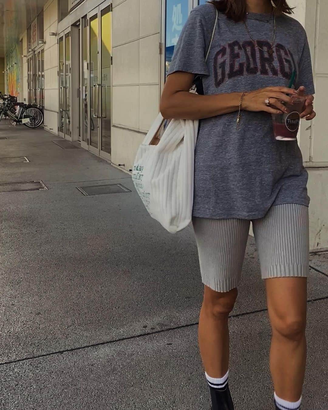 堀舞紀さんのインスタグラム写真 - (堀舞紀Instagram)「🧌🧌🧌  ねずみ男スタイル。  #母親服装 #秋の装い　🎃」10月11日 11時53分 - mainohori