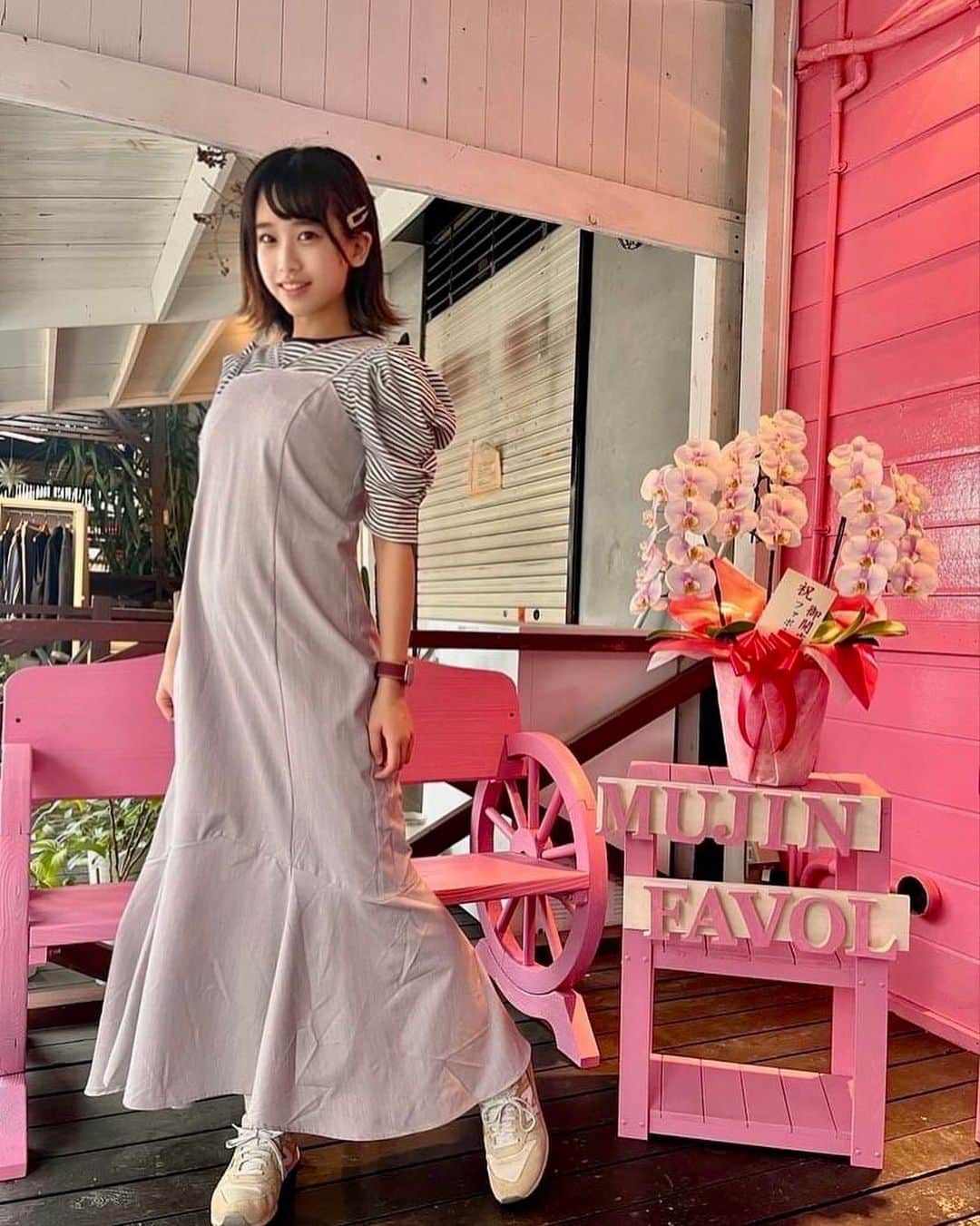 桜愛美のインスタグラム：「モデルをさせていただきました✨  今まで着ないジャンルのお洋服や 可愛いから大人っぽいコーデなど  いろんなコーディネートをしていただきました✨ ありがとうございました😊  ここにおいてあるのは全部 自分で選んでセレクトされたものらしいです！  素敵なお店なので 是非、足を運んでみてね✨  @favol_mujin_24h   ┈┈┈┈┈┈┈┈┈┈┈┈┈┈  他の投稿はこちら ☞@manami_guitars  #福岡 #model #ファッション  #Promotion  #プロモーション #Sponsored #スポンサード #Supported #サポーテッド #Ambassador #アンバサダー  #PR」