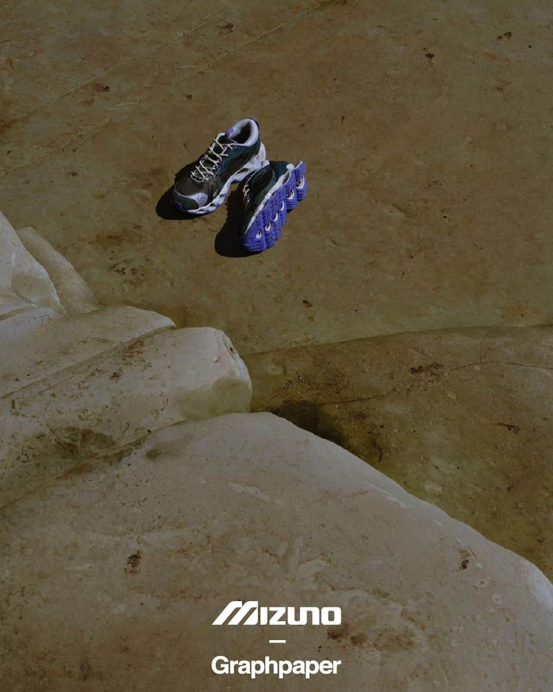 MIZUNO1906 Official Accountのインスタグラム：「・ Mizuno for Graphpaper WAVE PROPHECY β2 Graphpaper   Coming soon...  #mizuno #mizunosportstyle #ミズノ #美津濃 #graghpaper #グラフペーパー」