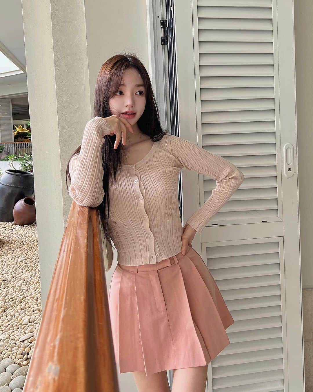 キム・ドヨンさんのインスタグラム写真 - (キム・ドヨンInstagram)「무슨컬러가 가장 맘에 드는지 댓글로 적어쥬면 3명 추첨해서 보내줄게요♥️ 내일 신상 골반볼륨업 플리츠스커트 오픈시간인 낮12시에 발표」10月11日 12時02分 - dodo_baby