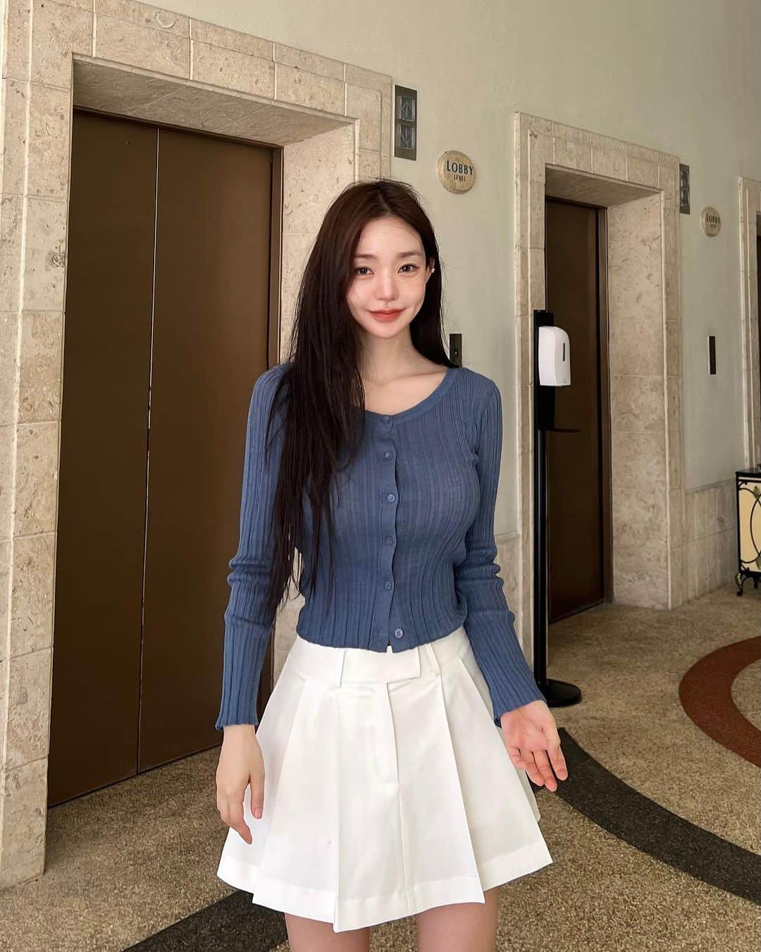 キム・ドヨンさんのインスタグラム写真 - (キム・ドヨンInstagram)「무슨컬러가 가장 맘에 드는지 댓글로 적어쥬면 3명 추첨해서 보내줄게요♥️ 내일 신상 골반볼륨업 플리츠스커트 오픈시간인 낮12시에 발표」10月11日 12時02分 - dodo_baby