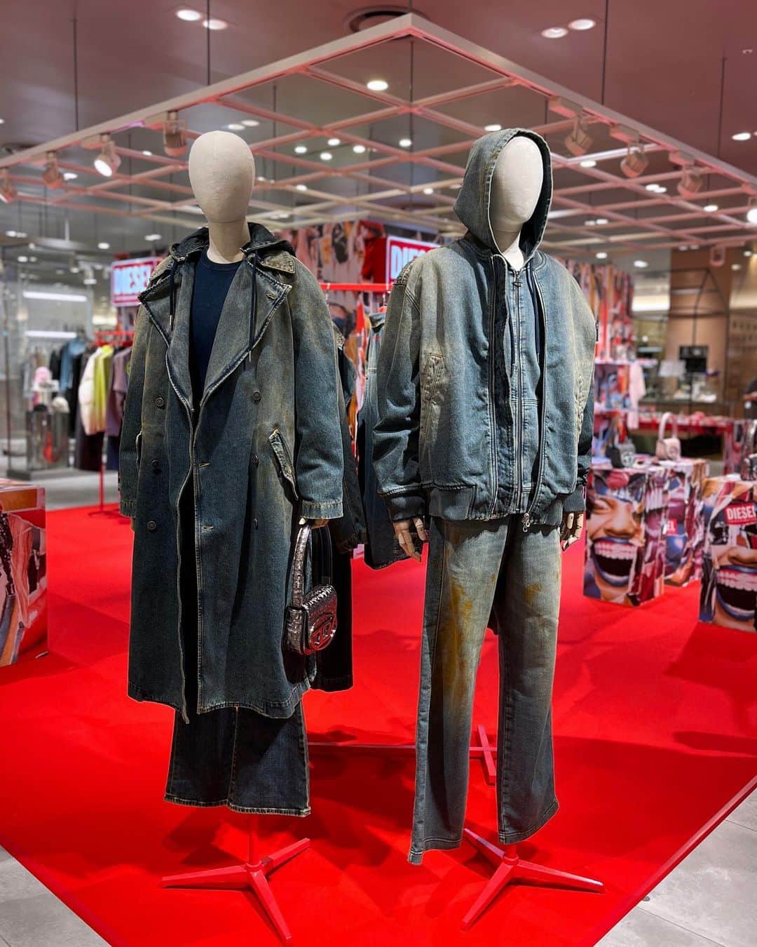 HANKYU.MODEさんのインスタグラム写真 - (HANKYU.MODEInstagram)「. 𝐃𝐈𝐄𝐒𝐄𝐋 𝐄𝐗𝐂𝐋𝐔𝐒𝐈𝐕𝐄 𝐏𝐎𝐏 𝐔𝐏 𝐒𝐓𝐎𝐑𝐄 At 3F CotocotoStage31 Until 10/17  「DIESEL（ディーゼル）」 2023年秋冬カプセルコレクションを中心としたポップアップストアを開催。 2023年春夏シーズンのイベント限定コレクションに続き、秋冬でも日本のポップアップストア限定が登場。丹念な職人技術で、アート作品のような珍しいデニムのアーカイブコレクション“ディーゼル・デニムギャラリー”を彷彿させる仕上がりが特徴。 長年かけて培ったクラフツマンシップとデニムの知識を現代の美学に反映させたイタリアンメイドのコレクション。  詳しくはプロフィールURLをチェック！@hankyumode  #ディーゼル #diesel  #hankyumode #hankyu #阪急うめだ本店 #阪急本店 #うめはん #ファッション #デニム #hankyumode23aw #23AW #新作 #디젤」10月11日 12時05分 - hankyumode
