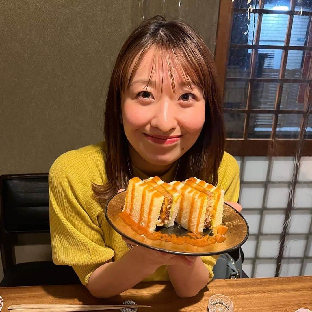 山田友美さんのインスタグラム写真 - (山田友美Instagram)「ご近所さんとジャズを聴いて美味しいものをたくさん食べて、帰宅してから好きなYouTubeをありったけ見た1日🐷💗  海外にでも行ってリフレッシュしたいな〜🫧  #ごはん#角煮#サンドイッチ #😋#フリーアナウンサー#山田友美」10月11日 20時00分 - __tomomiracle