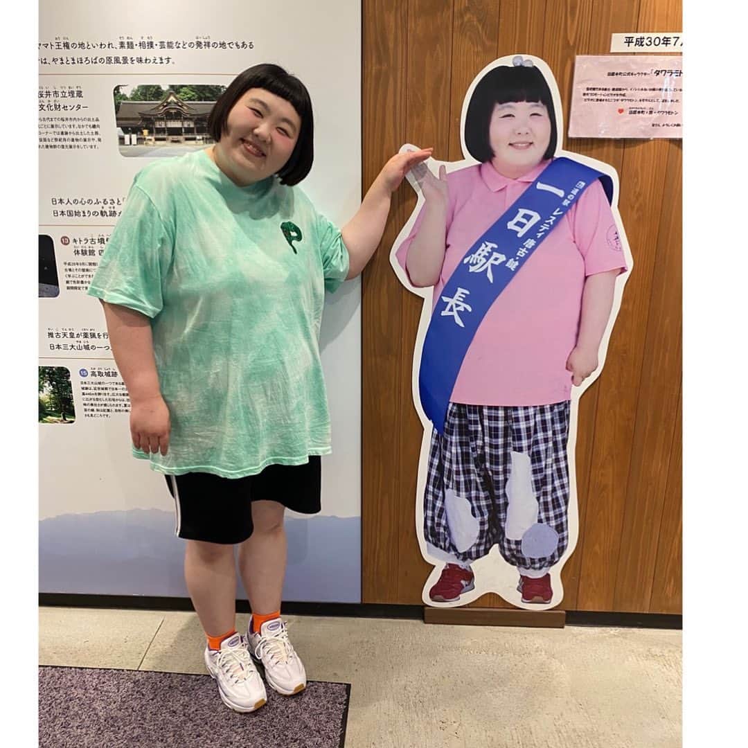 酒井藍さんのインスタグラム写真 - (酒井藍Instagram)「. 道の駅レスティ唐古・鍵さんに行きましたー✌️  ここの、ふわふわおにぎり🍙めっっっっっっっっっっっっっっっっっっっっっっっっっっっっっっっっっっっっっっっっっっっっっっっっっっっっっっっっっっっっっっっっっっっっっっっっっっっっっっっっっっっっっっっっっっっっっっっっっっっっっっっちゃ美味しいです👏👏👏👏👏👏👏 美味しすぎて、泣けるで‼︎‼︎‼︎‼︎😂 飲むように食べちゃうで‼︎‼︎‼︎‼︎😂 田原本産のヒノヒカリ使われてるから、お米がまず美味しいんですー🥰  田原本町は、美味しい物たくさんあるよー🫶  私のパネルも、ありがたいことに飾ってくださってますー🙏  レスティ唐古・鍵さん最高よー✌️✌️✌️  #奈良県磯城郡田原本町 #たわらもとpr大使」10月11日 12時11分 - sakaiaisakaiai