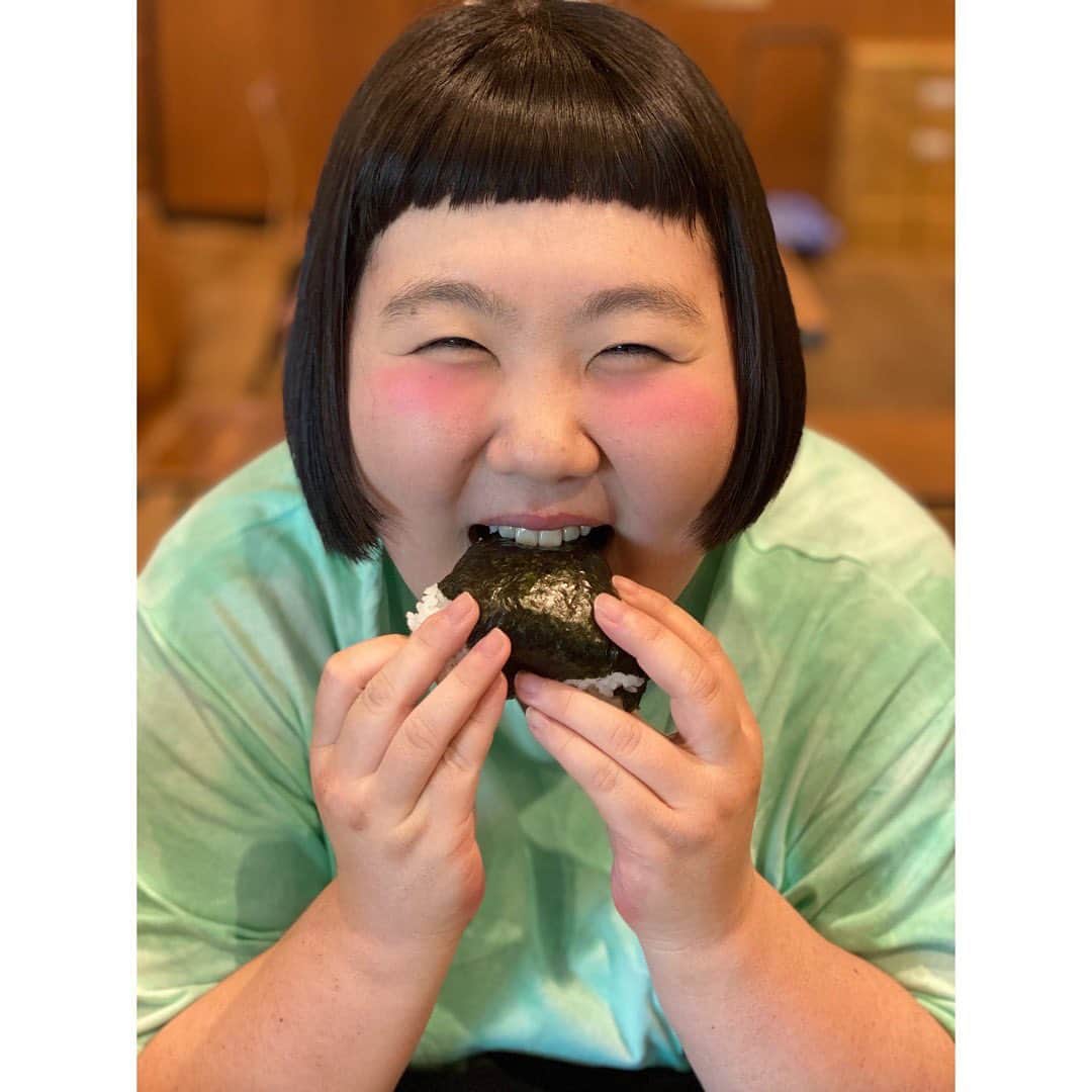 酒井藍さんのインスタグラム写真 - (酒井藍Instagram)「. 道の駅レスティ唐古・鍵さんに行きましたー✌️  ここの、ふわふわおにぎり🍙めっっっっっっっっっっっっっっっっっっっっっっっっっっっっっっっっっっっっっっっっっっっっっっっっっっっっっっっっっっっっっっっっっっっっっっっっっっっっっっっっっっっっっっっっっっっっっっっっっっっっっっっちゃ美味しいです👏👏👏👏👏👏👏 美味しすぎて、泣けるで‼︎‼︎‼︎‼︎😂 飲むように食べちゃうで‼︎‼︎‼︎‼︎😂 田原本産のヒノヒカリ使われてるから、お米がまず美味しいんですー🥰  田原本町は、美味しい物たくさんあるよー🫶  私のパネルも、ありがたいことに飾ってくださってますー🙏  レスティ唐古・鍵さん最高よー✌️✌️✌️  #奈良県磯城郡田原本町 #たわらもとpr大使」10月11日 12時11分 - sakaiaisakaiai
