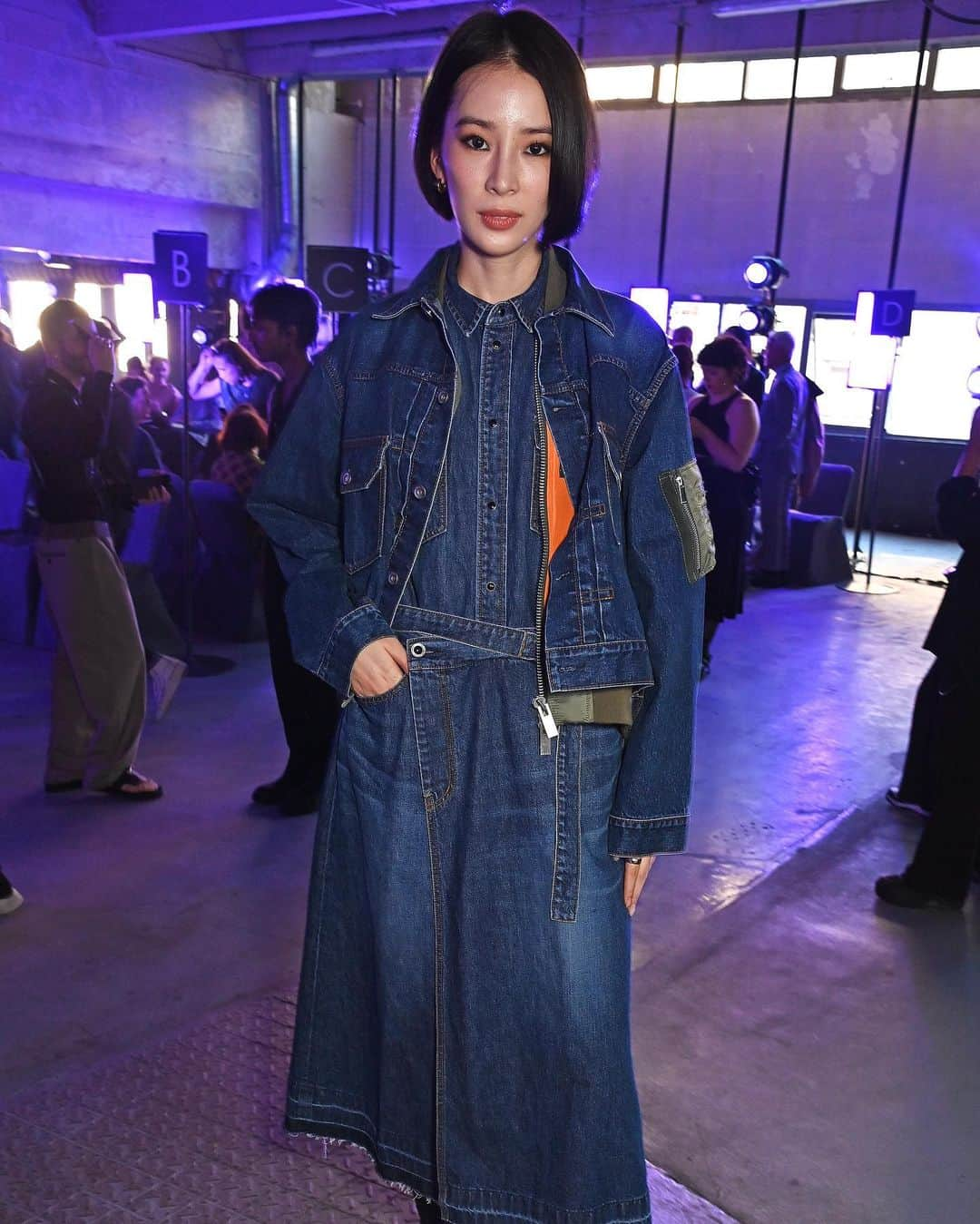 sacaiのインスタグラム：「sacai will launch an exclusive capsule available only at Shanghai Qiantan store.   The exclusive capsule features sacai iconic denim fabric. Available in two styles both men’s and women’s in blue and black.   The boldly opened back slit of the denim dress creates a healthy balance between sensuality while the denim jackets, with sacai symbolic combination of denim and nylon twill fabric, has been updated with a trendy shorter length.  Men’s denim jacket and denim shirt are very basic in shapes yet twisted details can make the outfit sophisticated.  sacai Shanghai Qiantan C-L2-01, Level 2, Taikoo Li Qiantan, No.500 Dongyu Road, Pudong New District, Shanghai  #sacai #sacaithepeople」