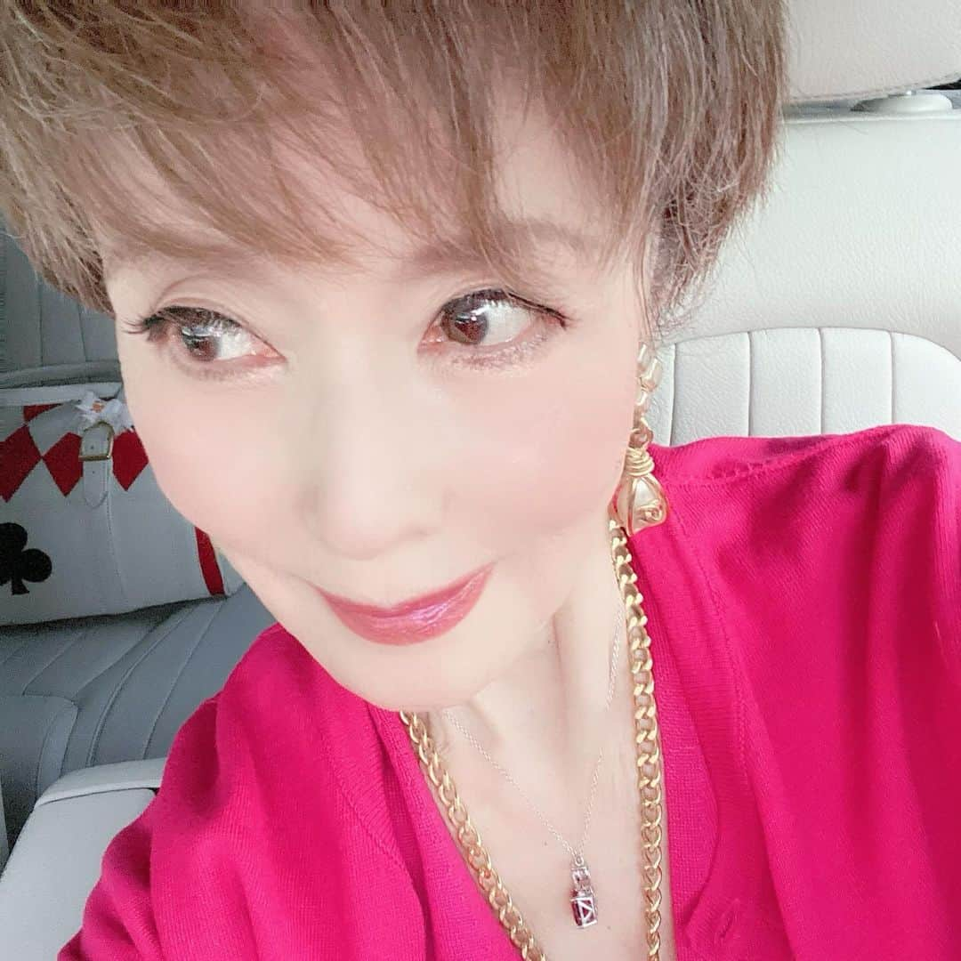 小柳ルミ子さんのインスタグラム写真 - (小柳ルミ子Instagram)「お久しぶりね❣️  先日　久し振りに 高島礼子ちゃんと食事して来ました🍽️  7年振り位かしら❓  礼子ちゃんと私の出会いは 松竹映画【陽炎2】の共演です🎥  あれから30年近く お互いに色々ありましたけど 礼子ちゃんの元気な笑顔を見れて 本当に良かった🥰💕  礼子ちゃん 又　共演したいですね🤗  お食事　又行きましょうね❣️ ちゃんと体鍛えるのよぉ〜😆❣️  ⠀  #高島礼子 さん⠀ #女優 ⠀ #松竹映画 ⠀ #陽炎2 ⠀ #お久しぶりね ⠀ #仲良し ⠀ #イタリアン ⠀ #アッピア ⠀ #ガールズトーク ⠀ #会食 ⠀ #笑顔 ⠀ #元気 ⠀ #楽しかった ⠀ #アンコキーヌ ⠀ #藤島彩子 さん⠀ #chanel ⠀ #愛車 ⠀ #運転 ⠀ #小柳ルミ子」10月11日 12時23分 - rumiko_koyanagi