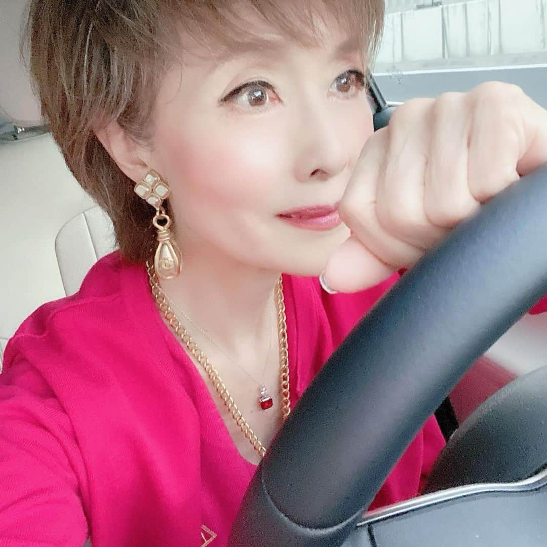 小柳ルミ子さんのインスタグラム写真 - (小柳ルミ子Instagram)「お久しぶりね❣️  先日　久し振りに 高島礼子ちゃんと食事して来ました🍽️  7年振り位かしら❓  礼子ちゃんと私の出会いは 松竹映画【陽炎2】の共演です🎥  あれから30年近く お互いに色々ありましたけど 礼子ちゃんの元気な笑顔を見れて 本当に良かった🥰💕  礼子ちゃん 又　共演したいですね🤗  お食事　又行きましょうね❣️ ちゃんと体鍛えるのよぉ〜😆❣️  ⠀  #高島礼子 さん⠀ #女優 ⠀ #松竹映画 ⠀ #陽炎2 ⠀ #お久しぶりね ⠀ #仲良し ⠀ #イタリアン ⠀ #アッピア ⠀ #ガールズトーク ⠀ #会食 ⠀ #笑顔 ⠀ #元気 ⠀ #楽しかった ⠀ #アンコキーヌ ⠀ #藤島彩子 さん⠀ #chanel ⠀ #愛車 ⠀ #運転 ⠀ #小柳ルミ子」10月11日 12時23分 - rumiko_koyanagi