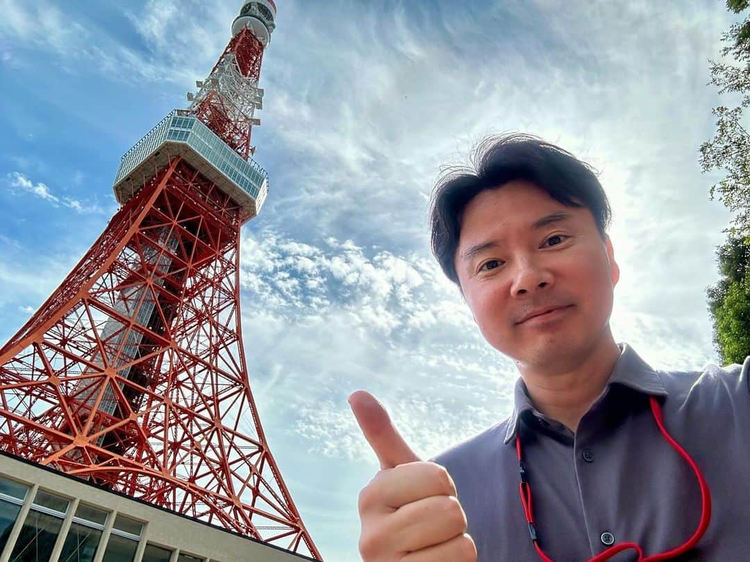 まえちゃんねるのインスタグラム：「食後に時間があったので東京タワーへ🗼太陽を頭で隠したらオーラ出てるみたいになった😂と言うかワシ結構太ったな…  #東京タワー #東京 #tokyo #japan #tokyotower」